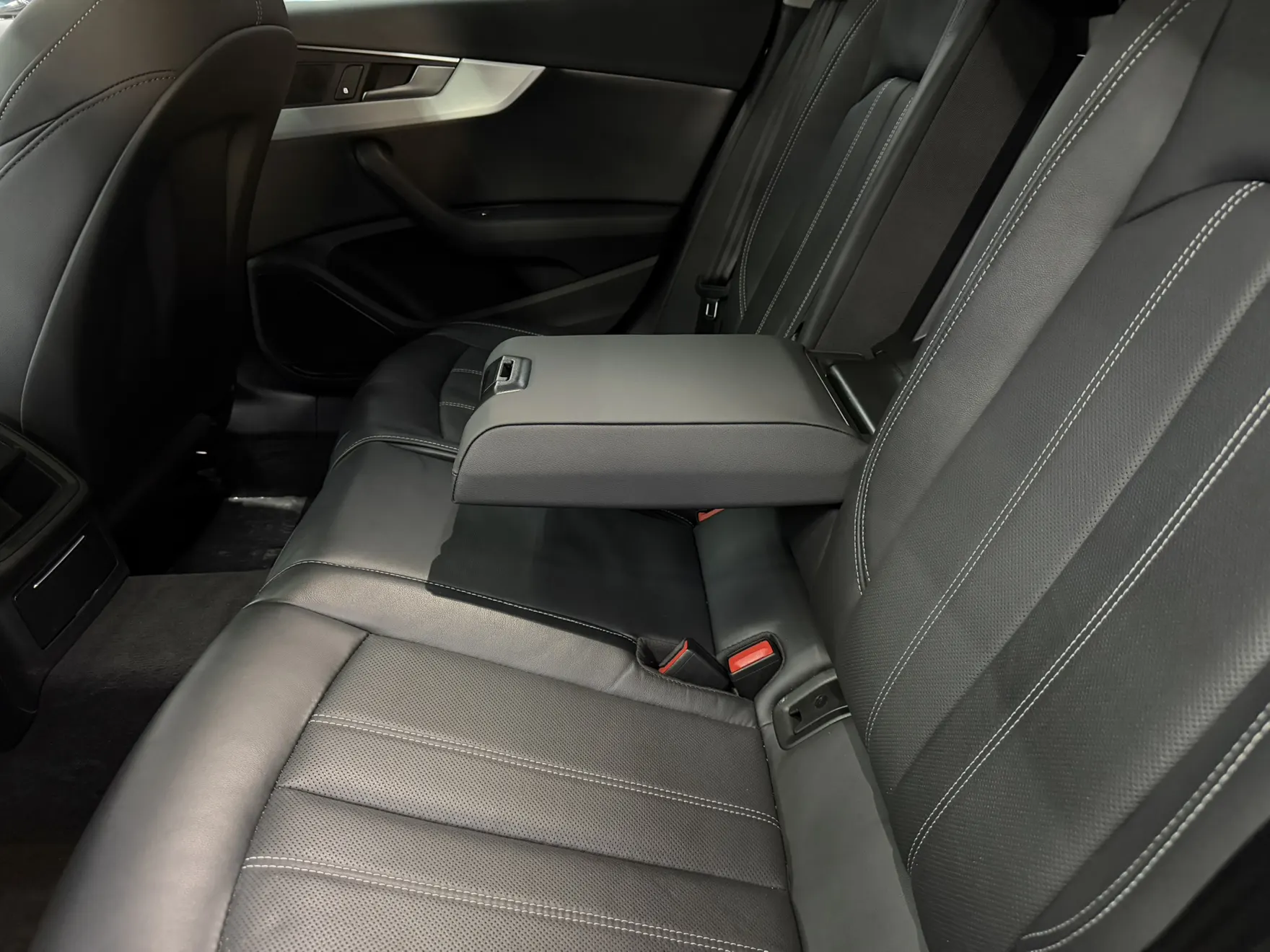 Audi A4L 40 TFSI, 2023 13