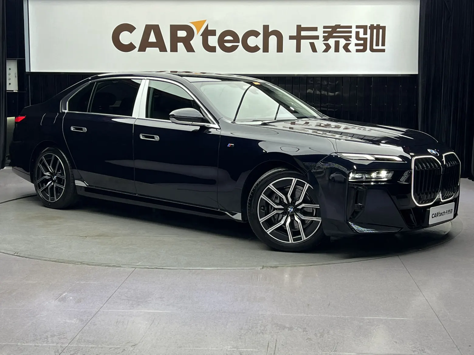 BMW 735Li, 2023 11