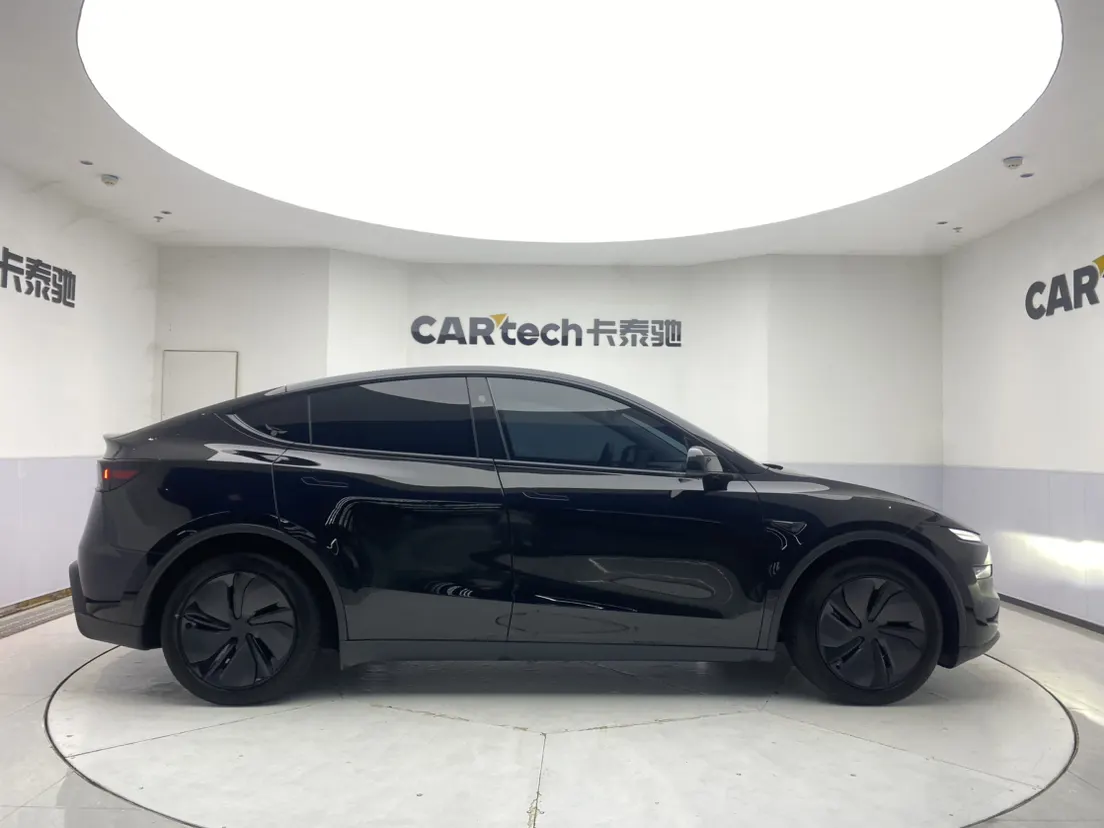 Tesla Model Y, 2025 4