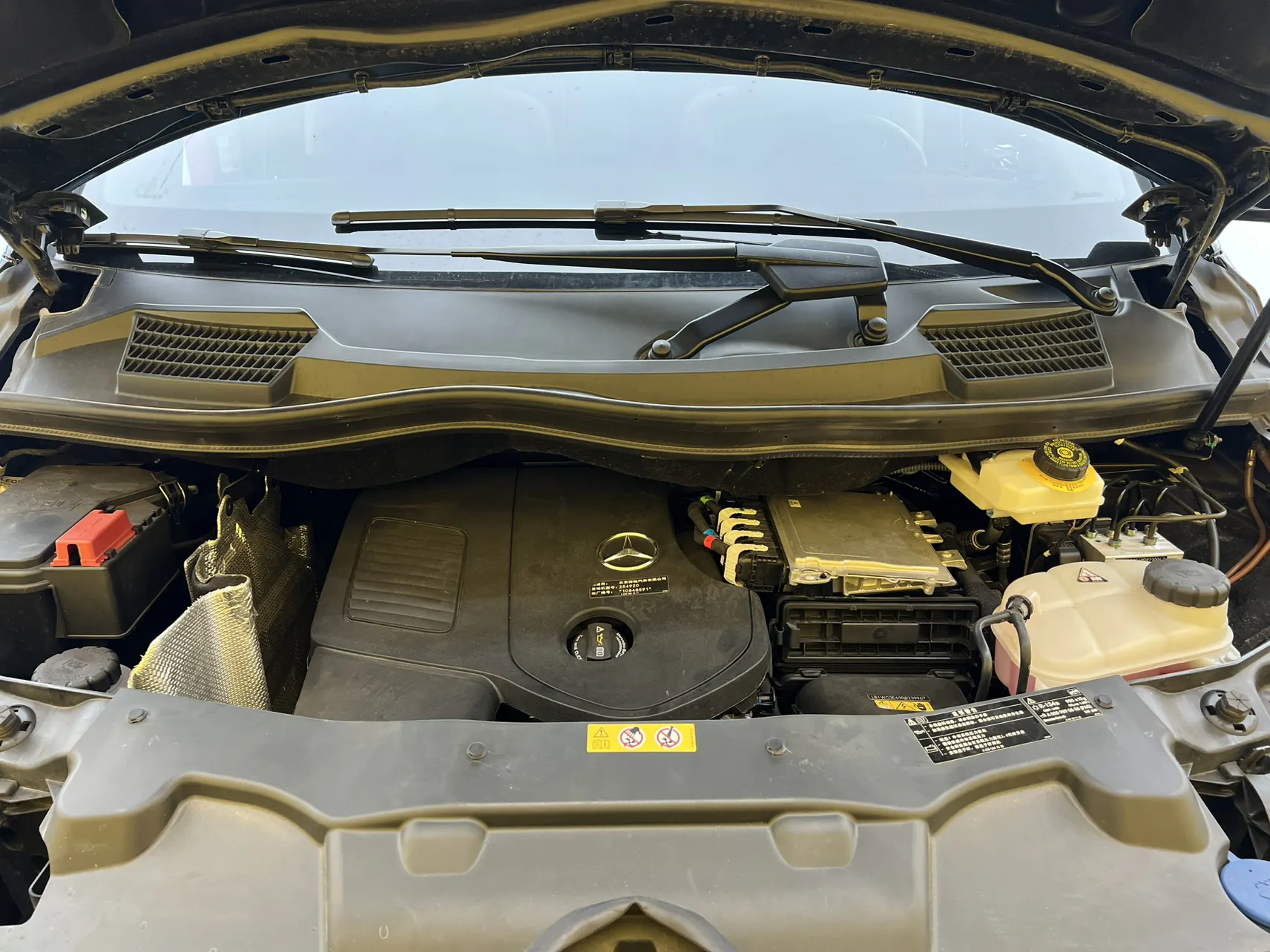 Mercedes-Benz V, 2025 11