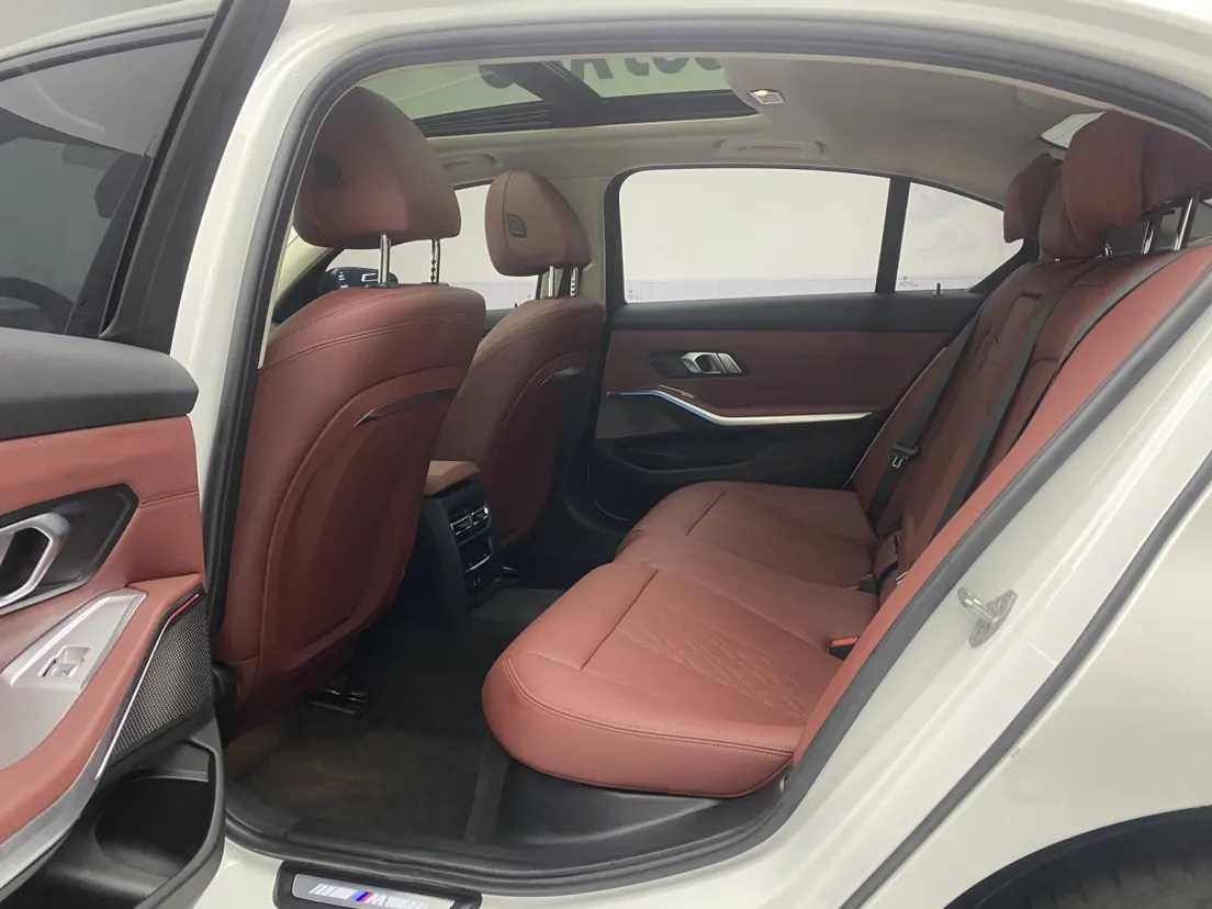 BMW 325Li, 2024 27