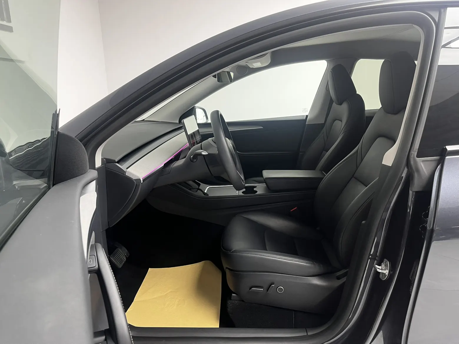 Tesla Model Y, 2024 11