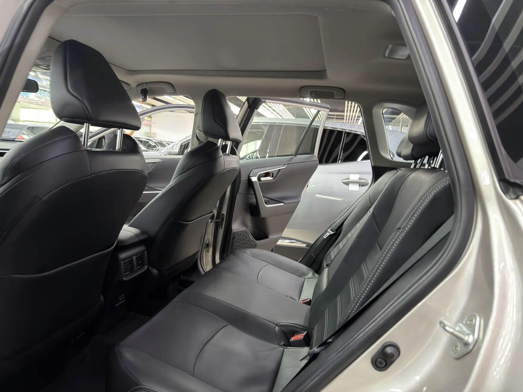 Toyota Wildlander, 2023 11