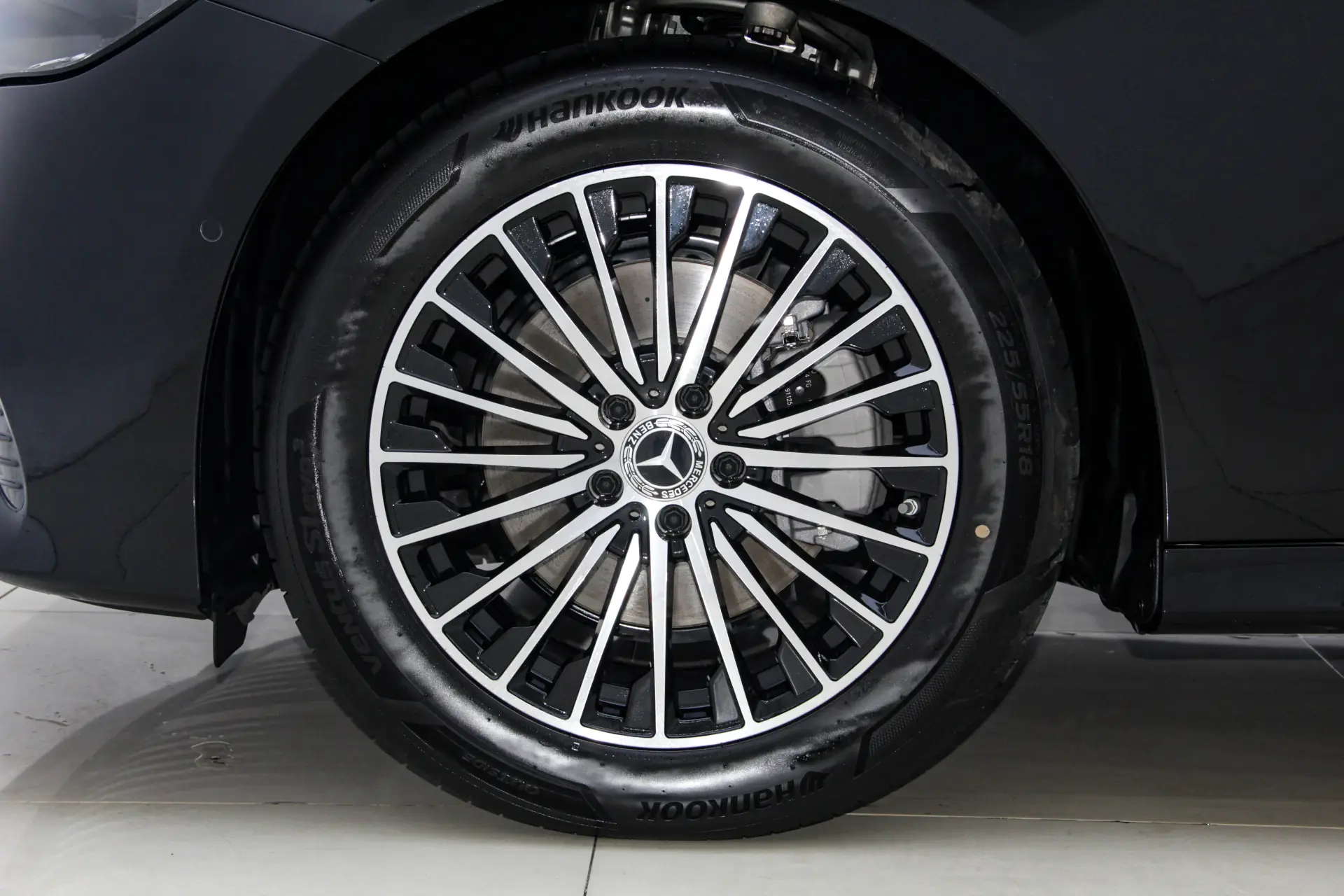 Mercedes-Benz E 260 L, 2025 9