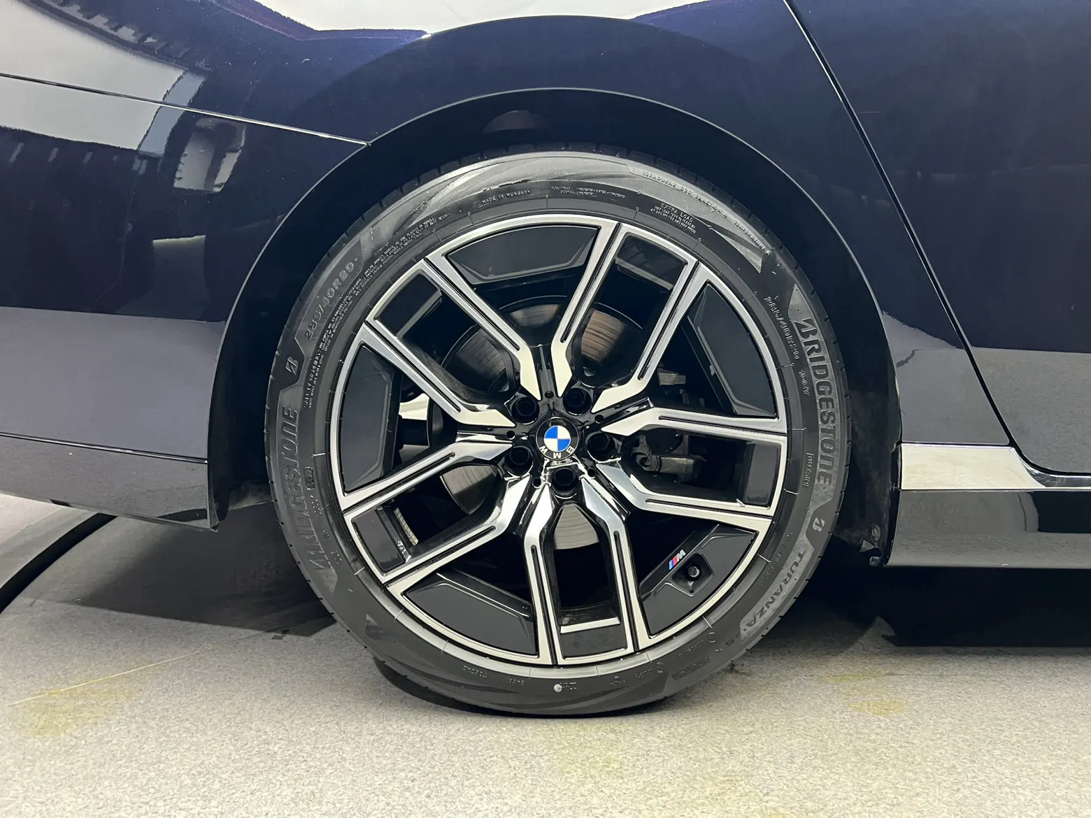 BMW 735Li, 2023 9