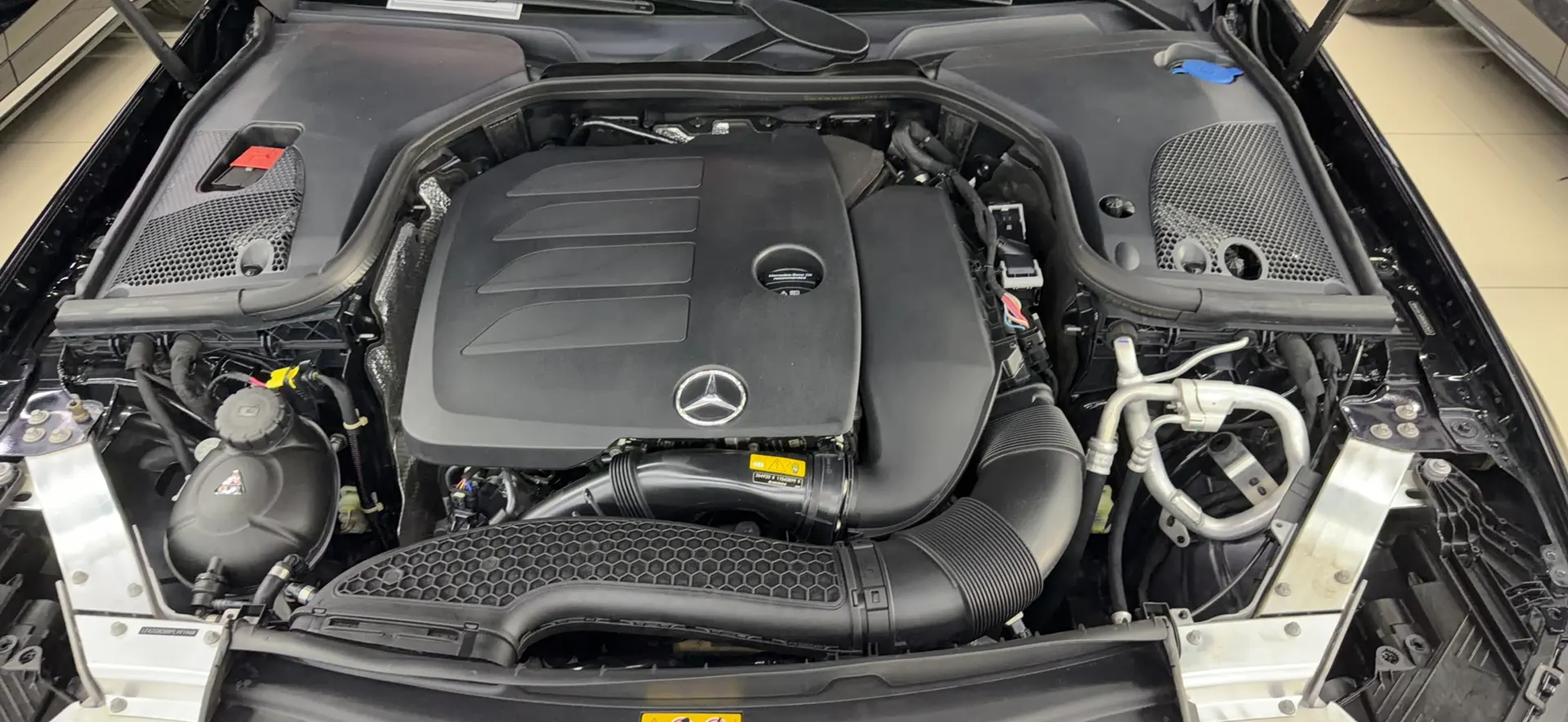 Mercedes-Benz E 300 L, 2023 17