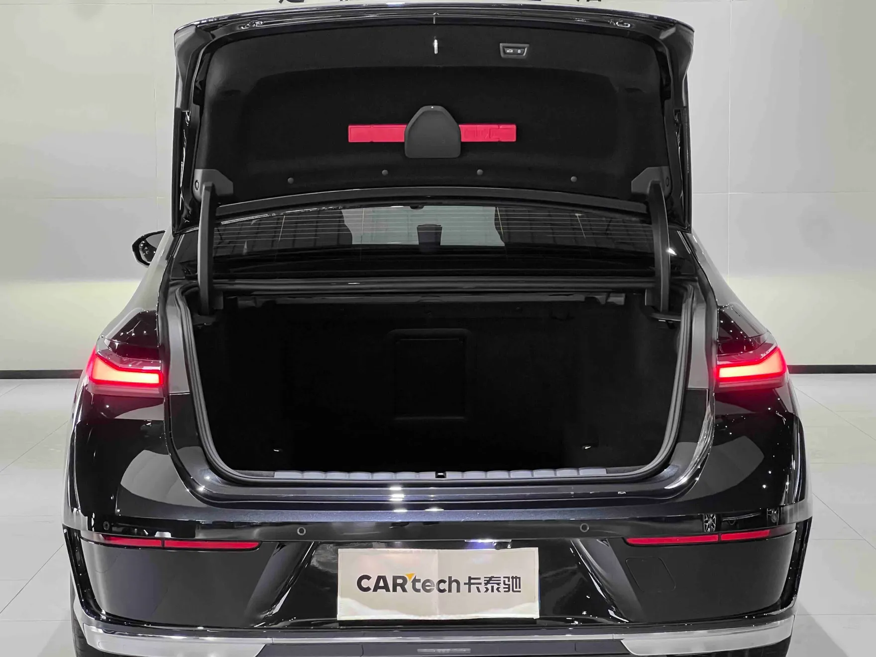 BMW 735Li, 2025 11