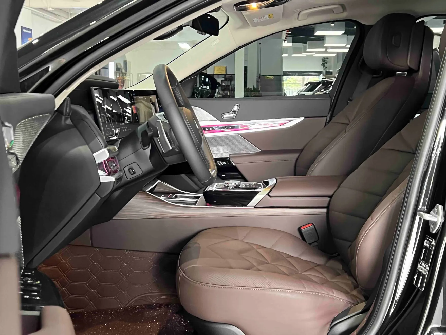 BMW 735Li, 2025 19