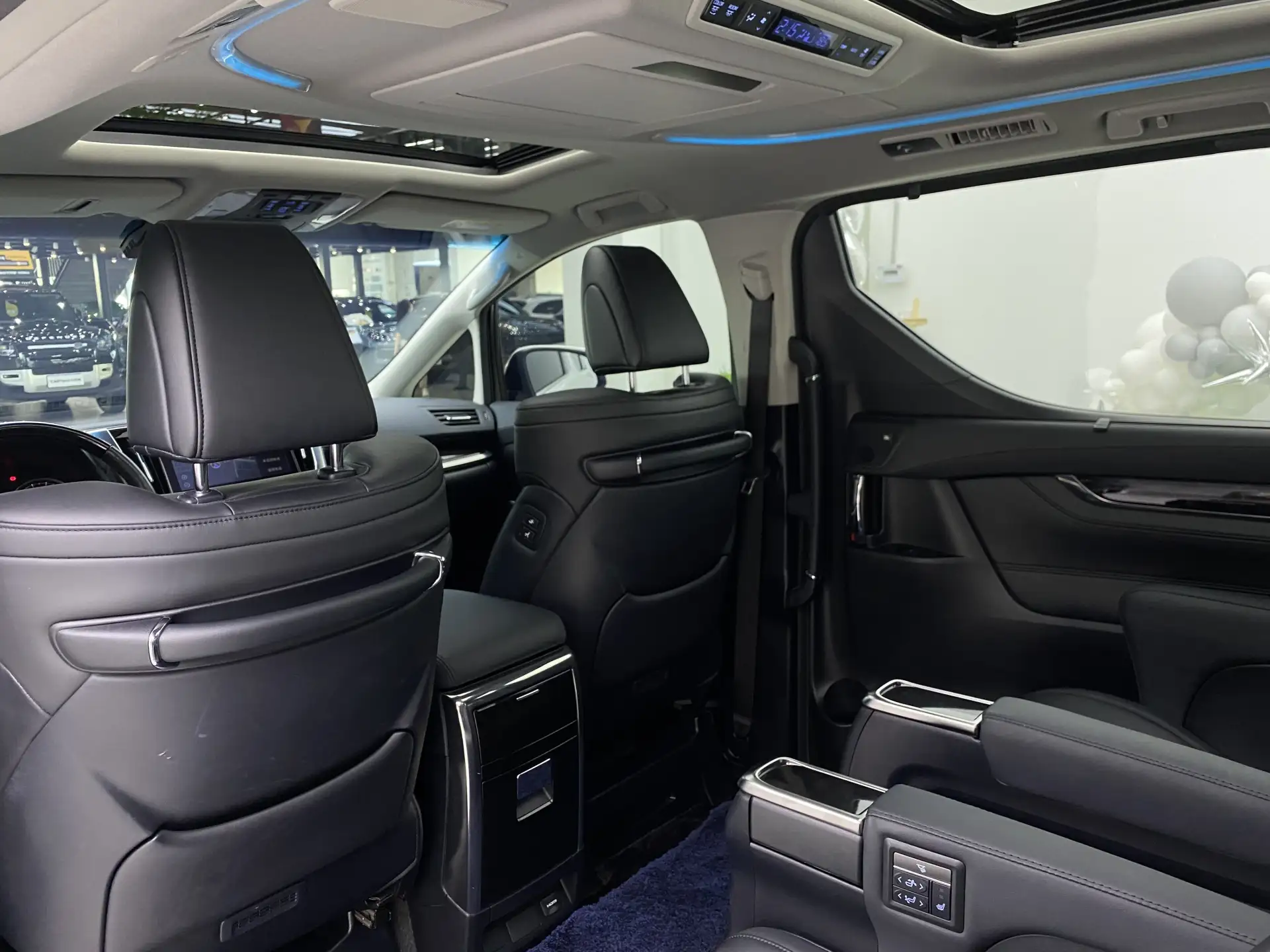 Toyota Vellfire, 2023 8