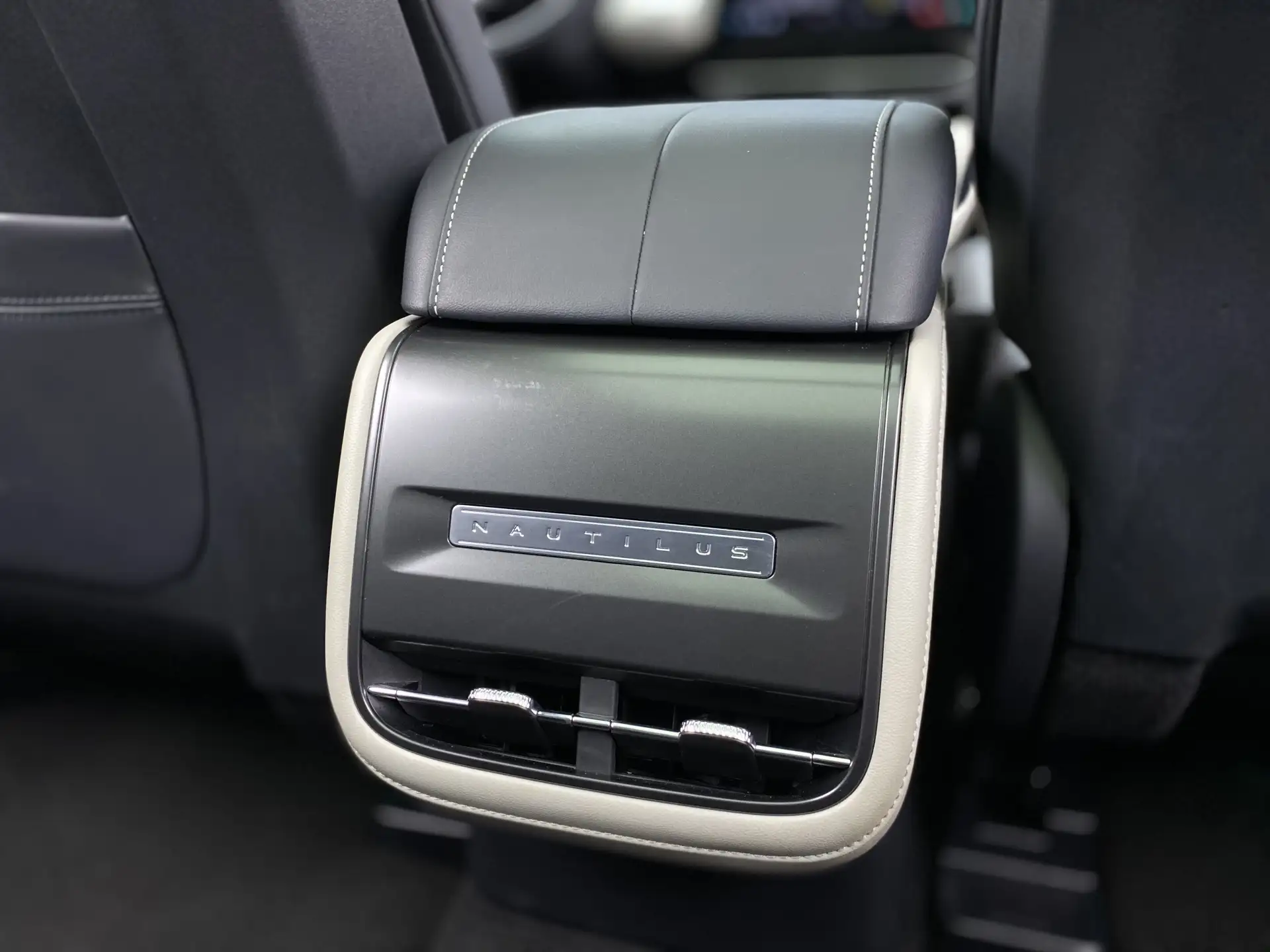 Lincoln Nautilus, 2025 23