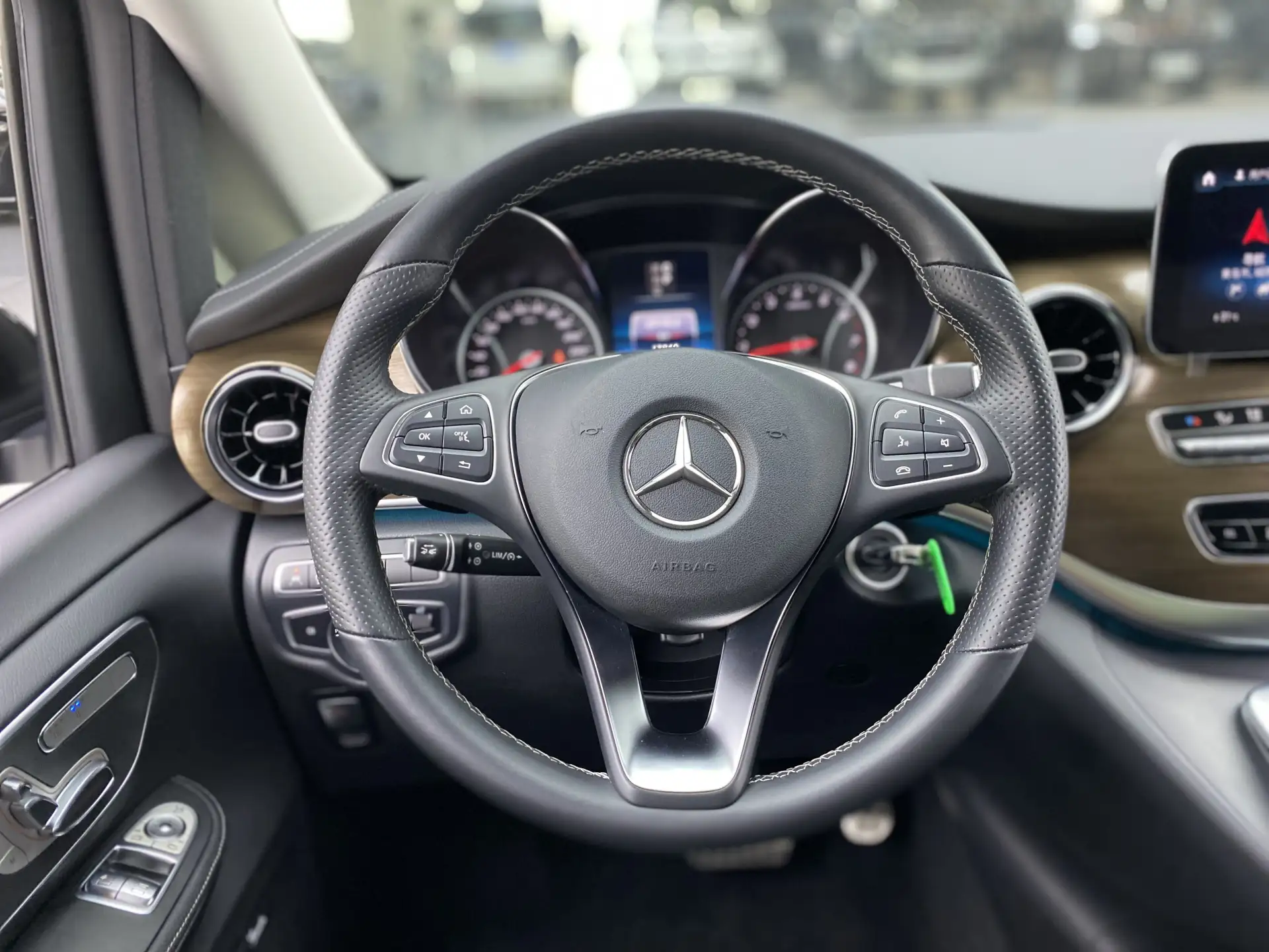 Mercedes-Benz V, 2021 14
