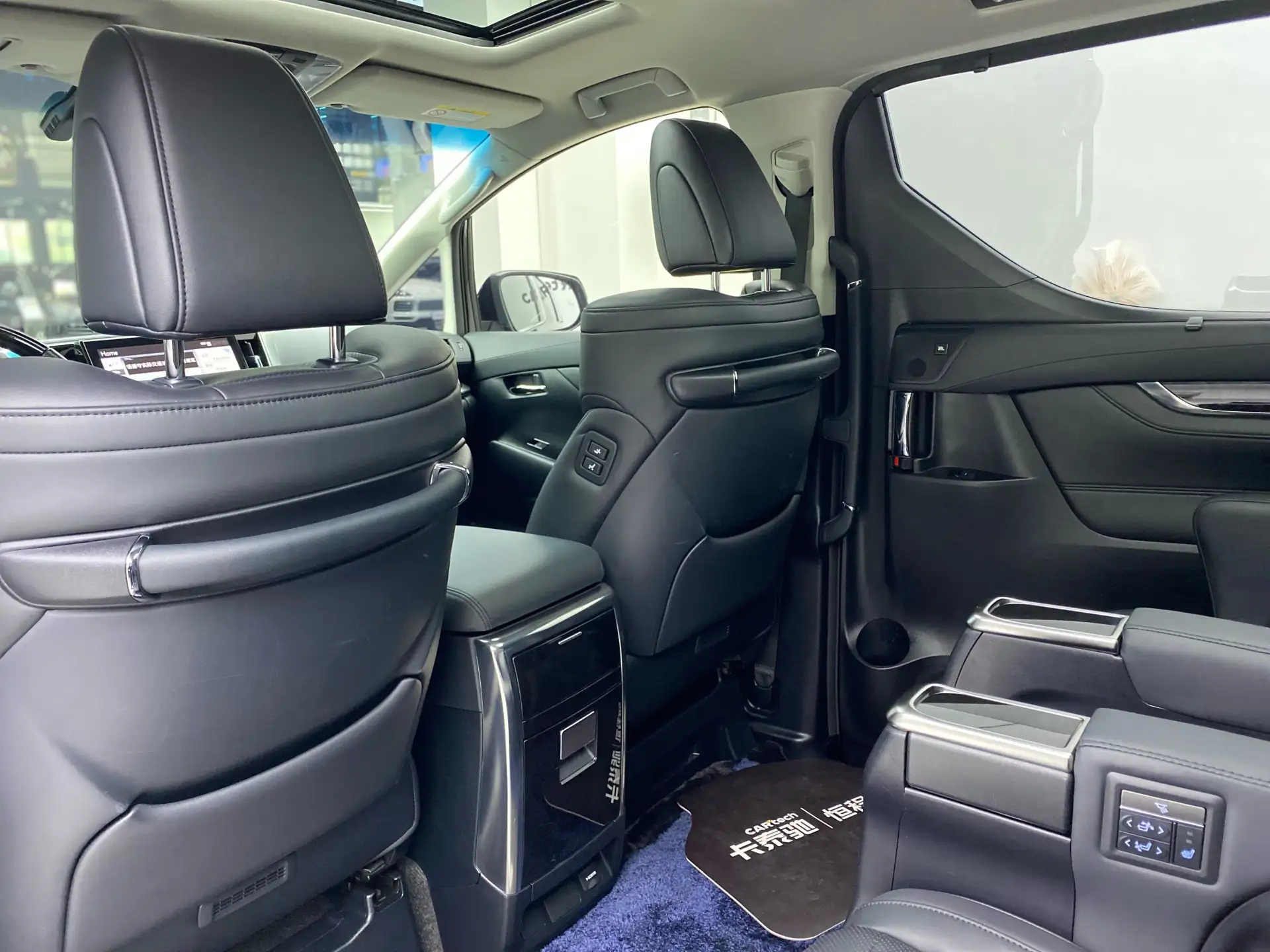 Toyota Vellfire, 2023 6