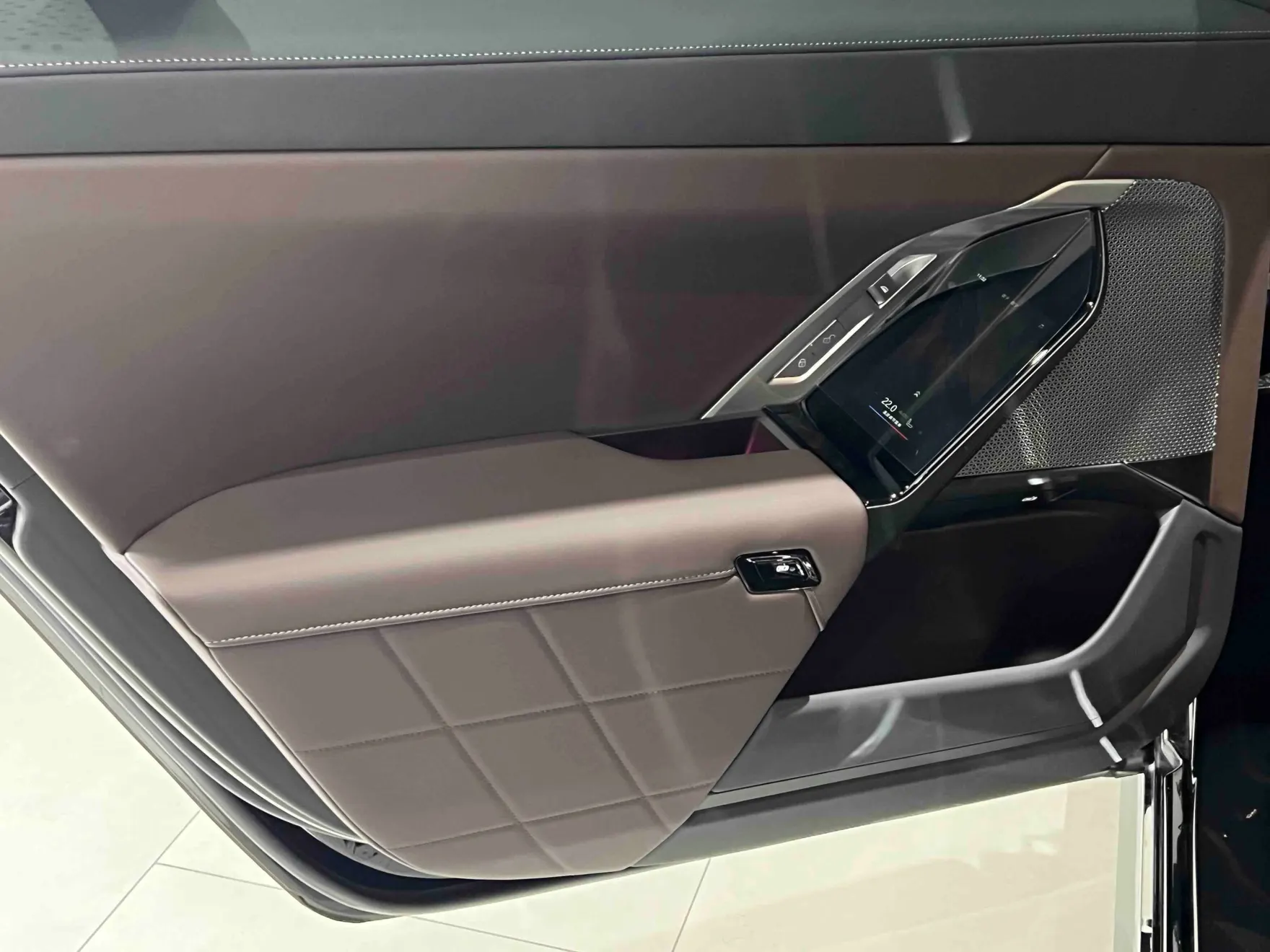 BMW 735Li, 2025 27