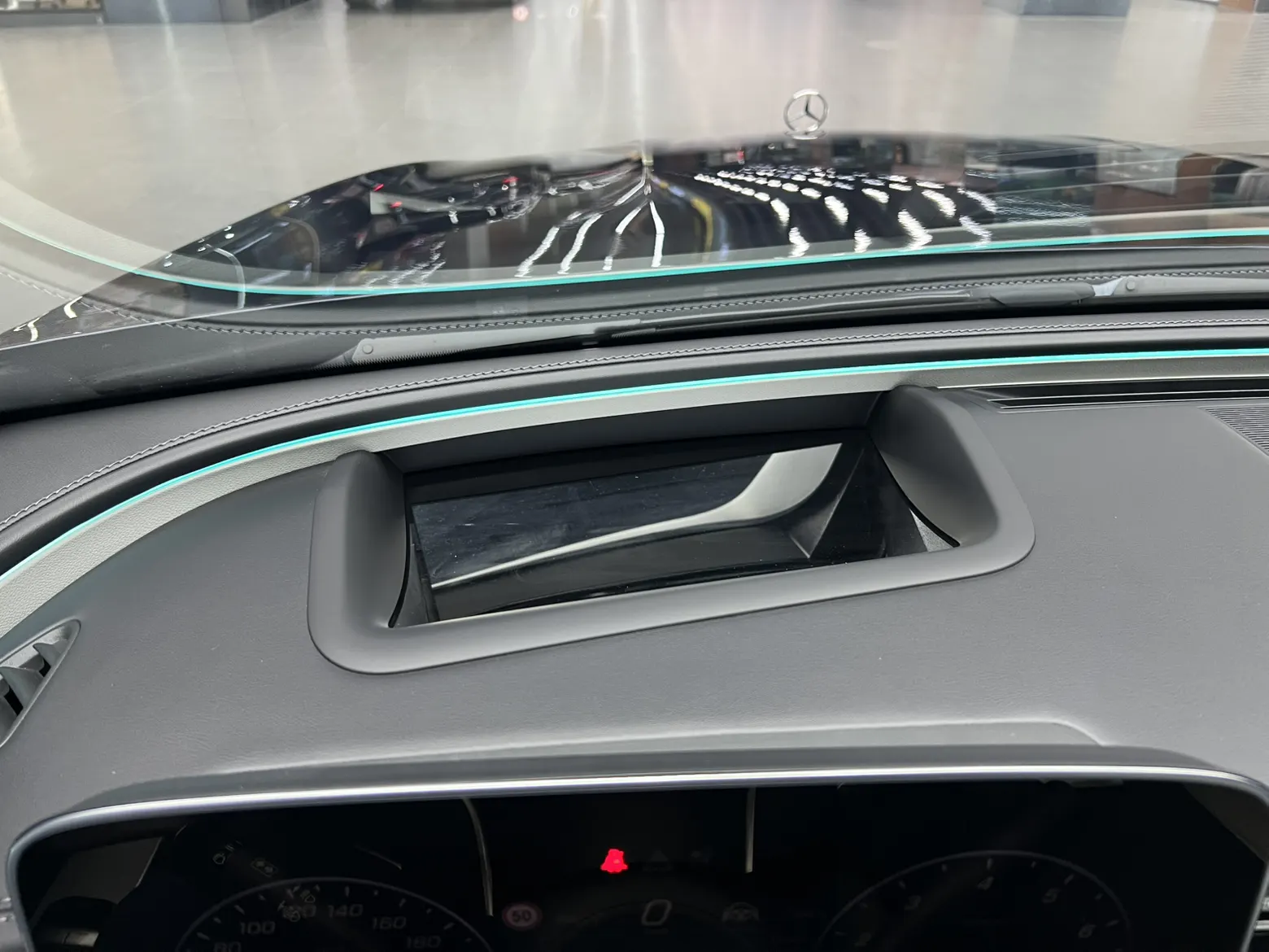Mercedes-Benz E 300 L, 2023 25
