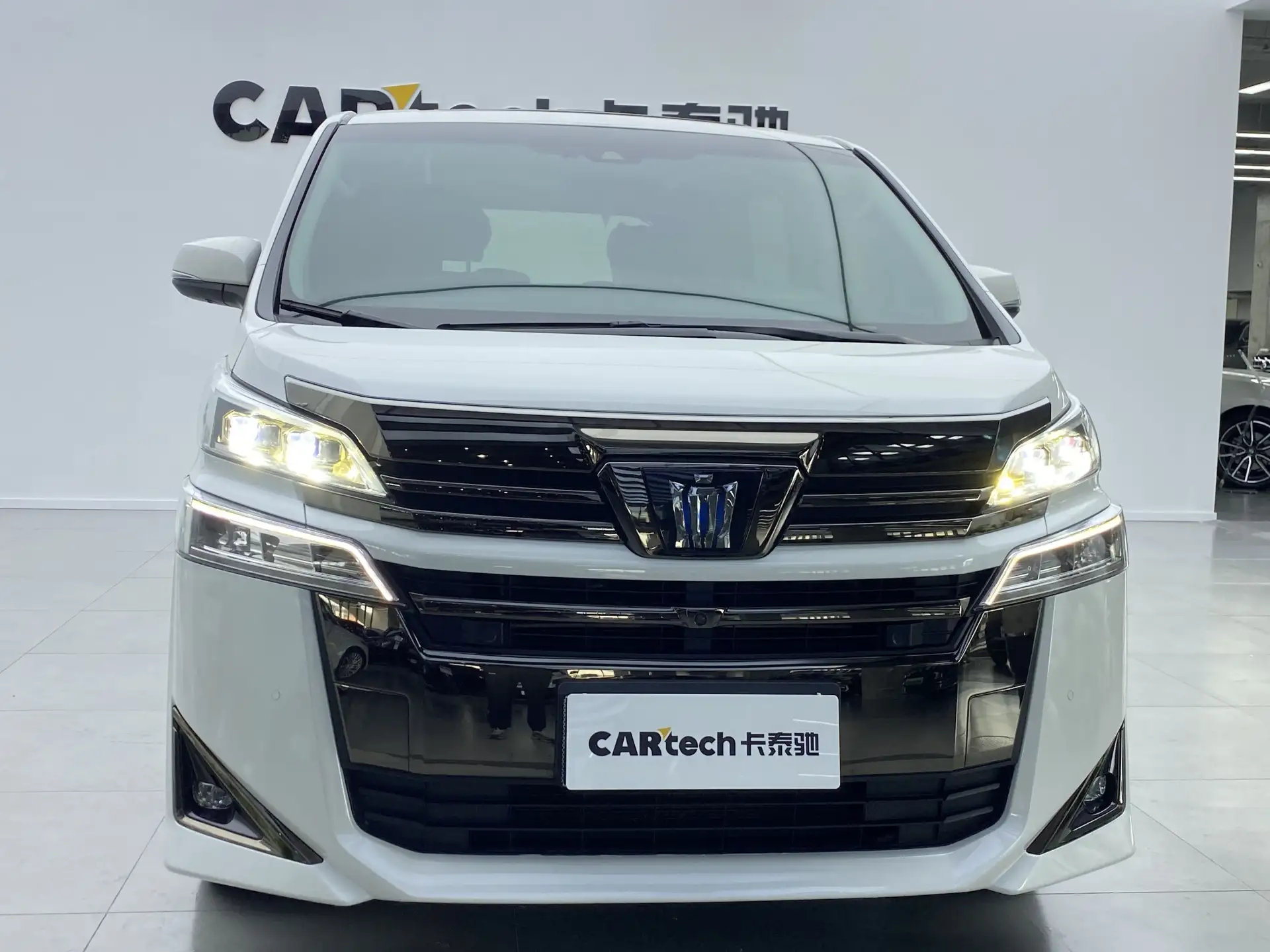 Toyota Vellfire, 2023 32