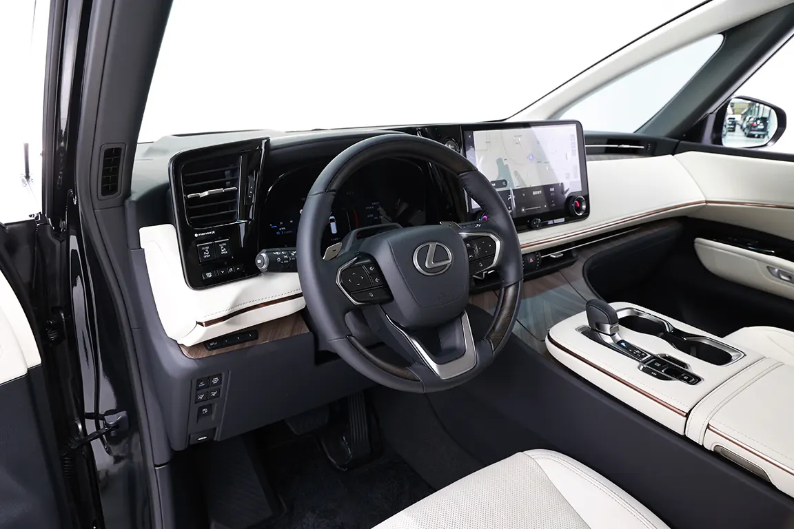 Lexus LM 500h