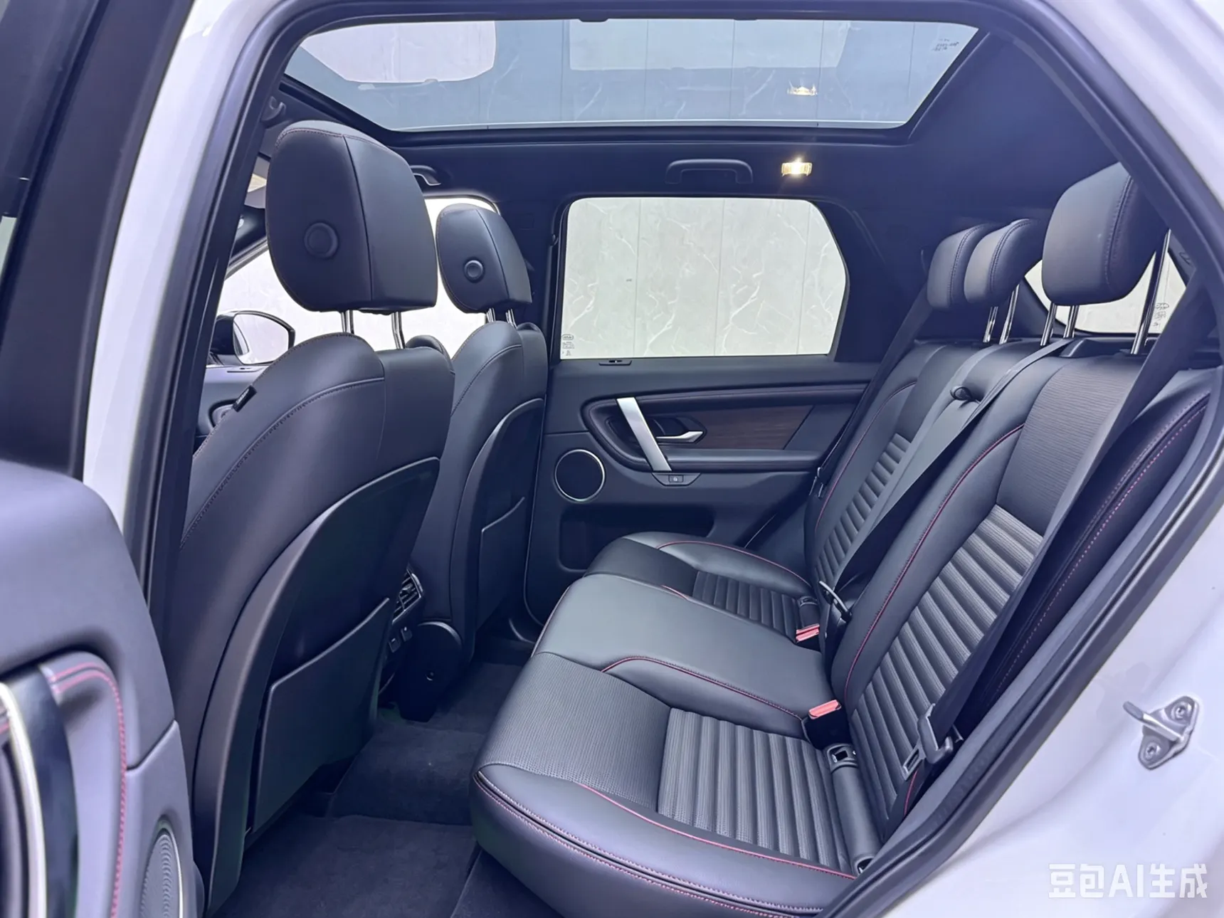 Land Rover Discovery Sport, 2023 11