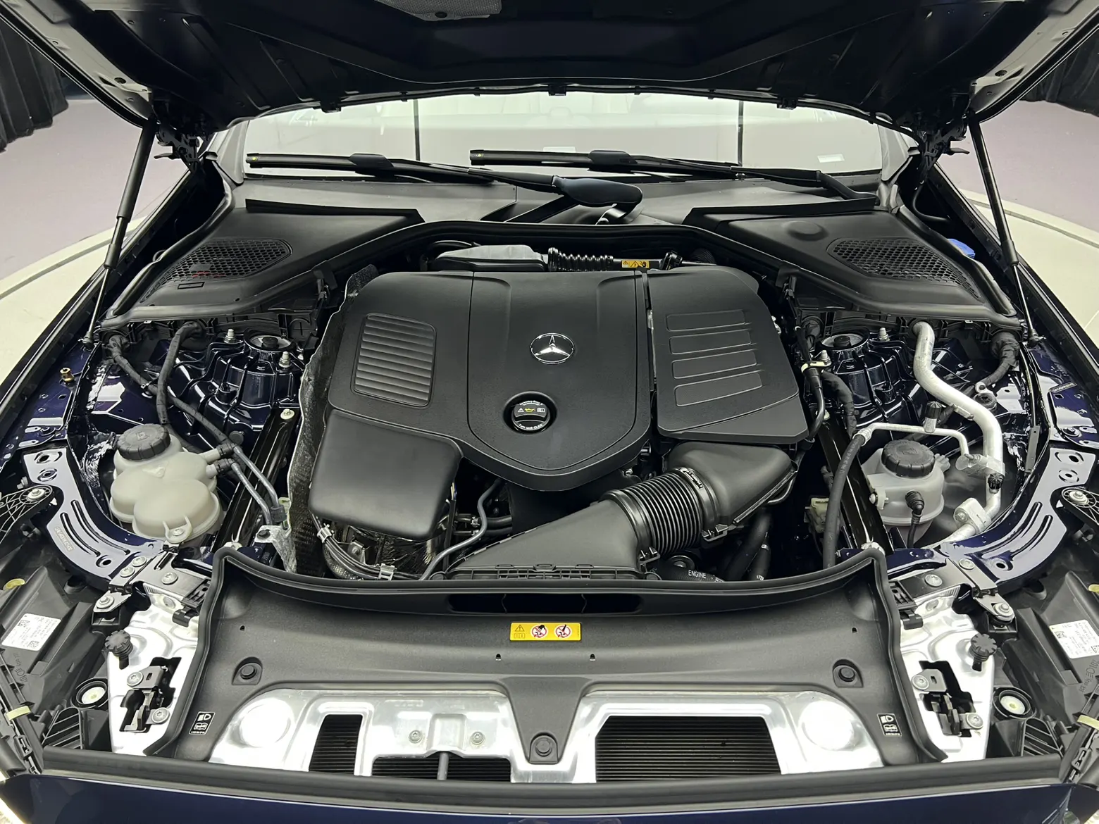 Mercedes-Benz E 300 L, 2023 9