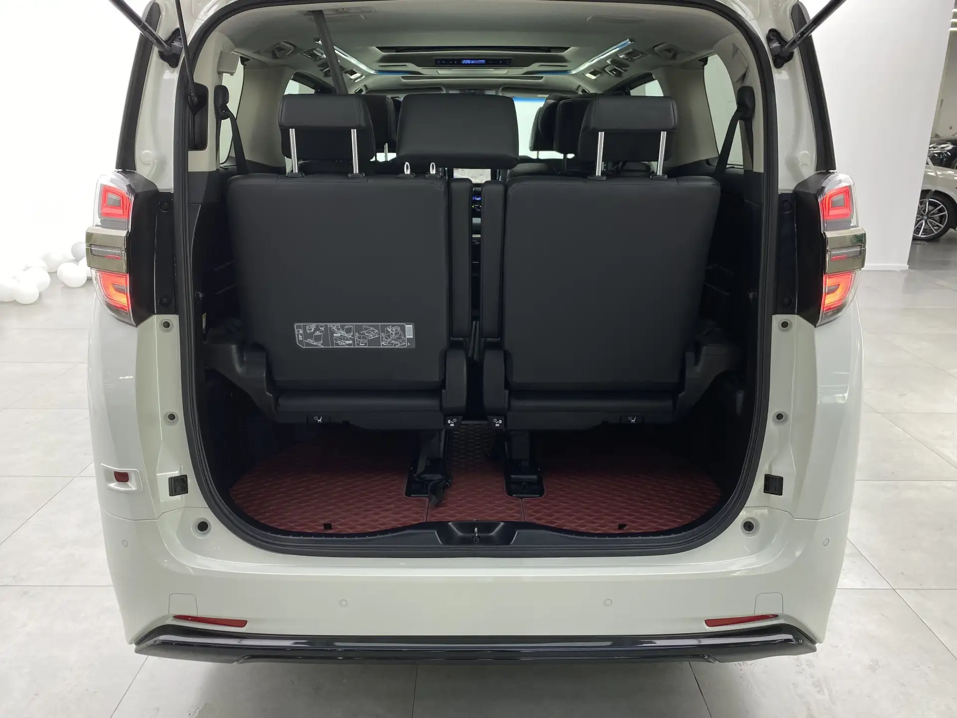 Toyota Vellfire, 2023 34