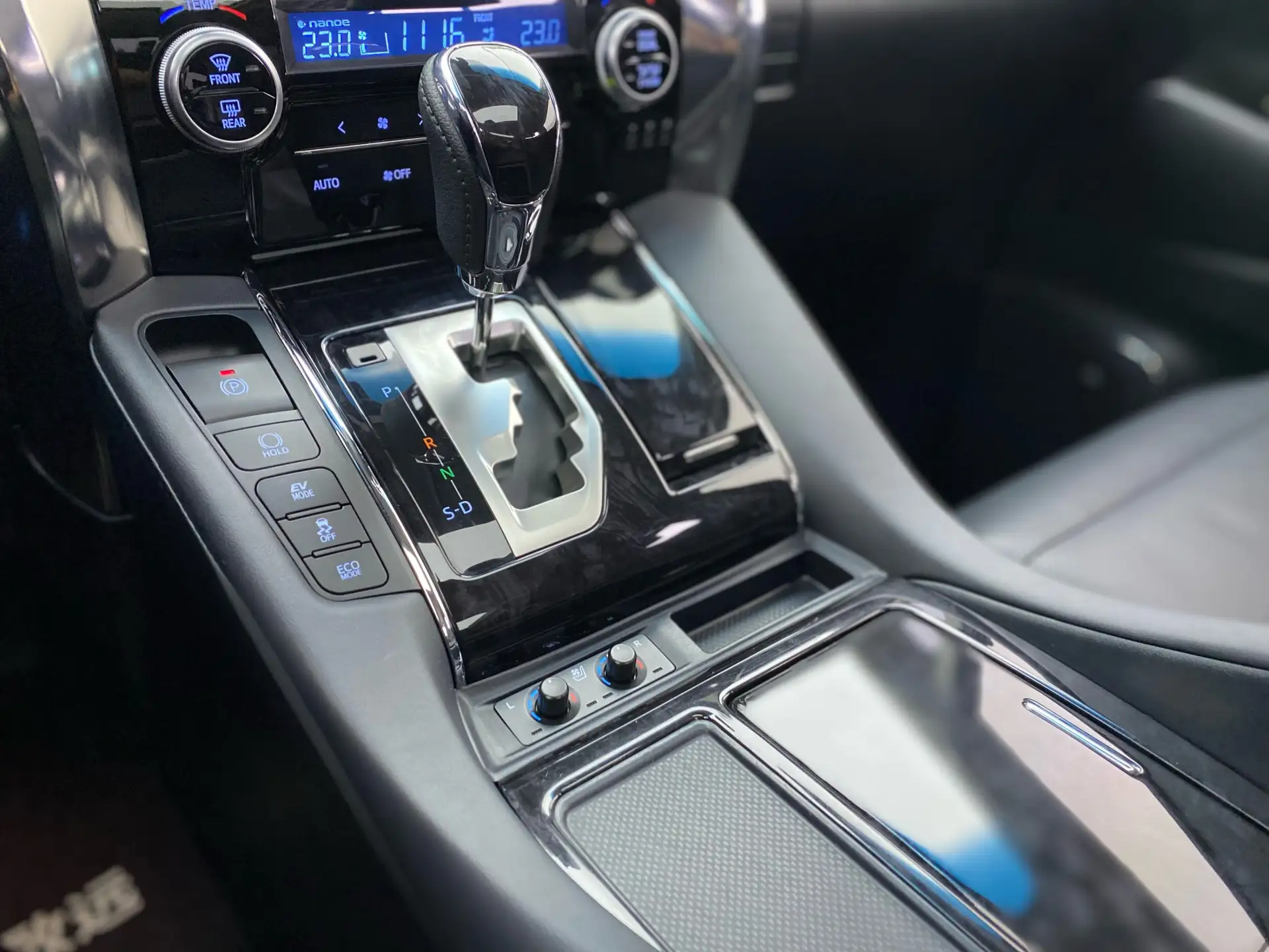 Toyota Vellfire, 2023 18