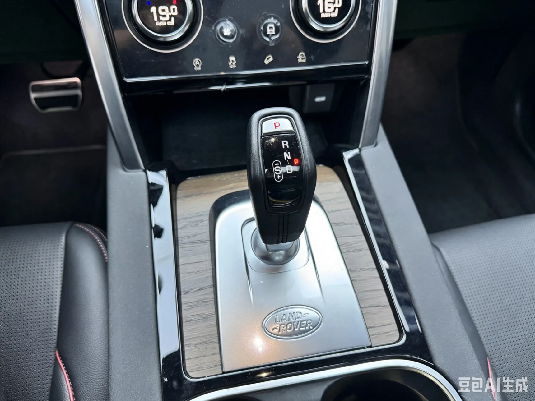 Land Rover Discovery Sport, 2023 10
