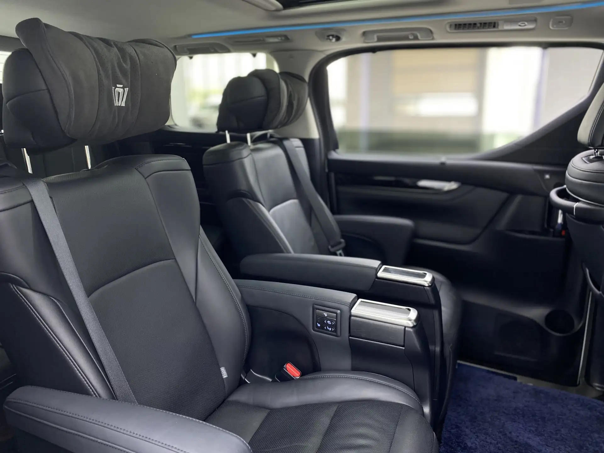Toyota Vellfire, 2023 12