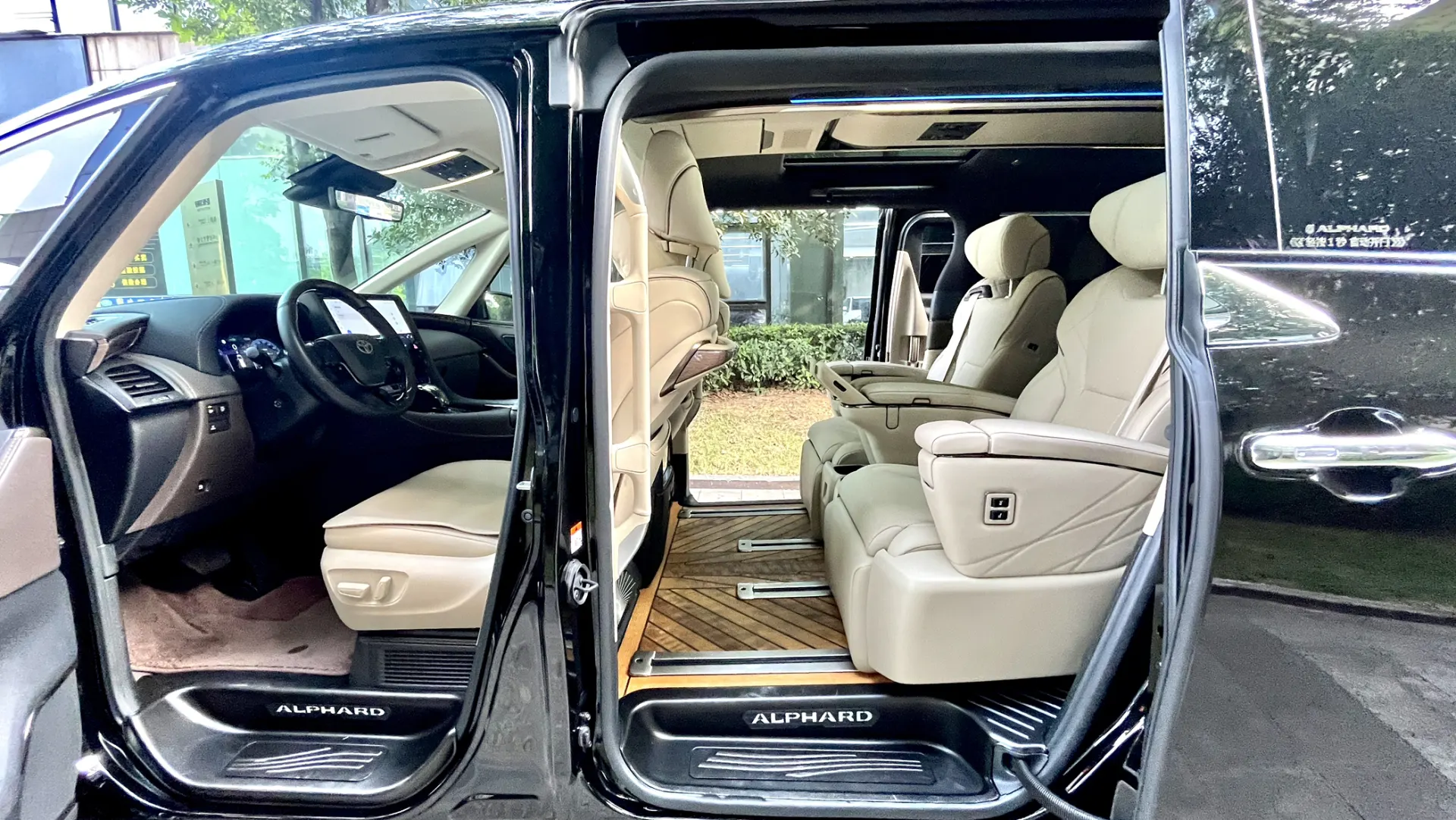 Toyota Alphard, 2024 12
