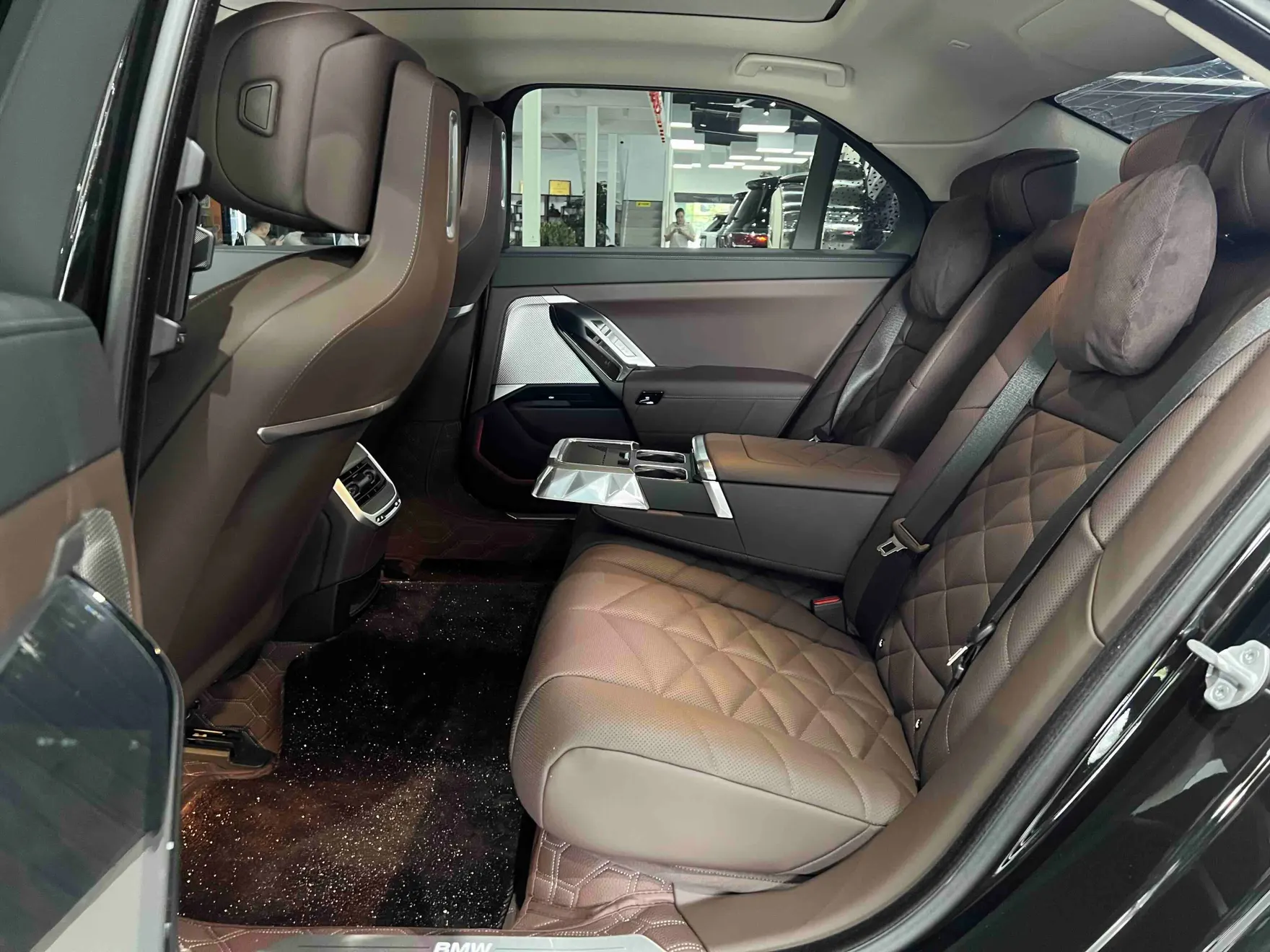 BMW 735Li, 2025 21