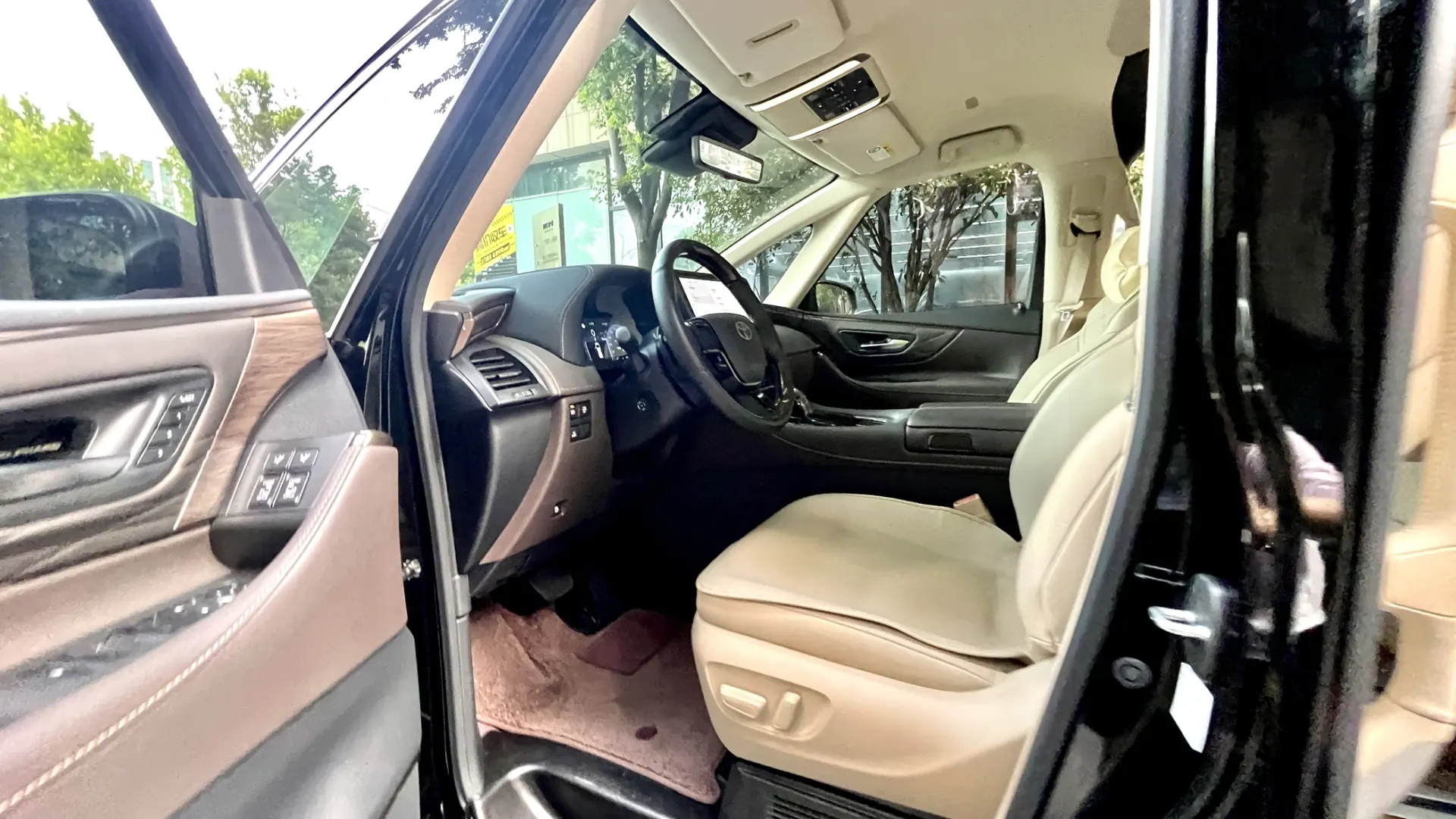 Toyota Alphard, 2024 9