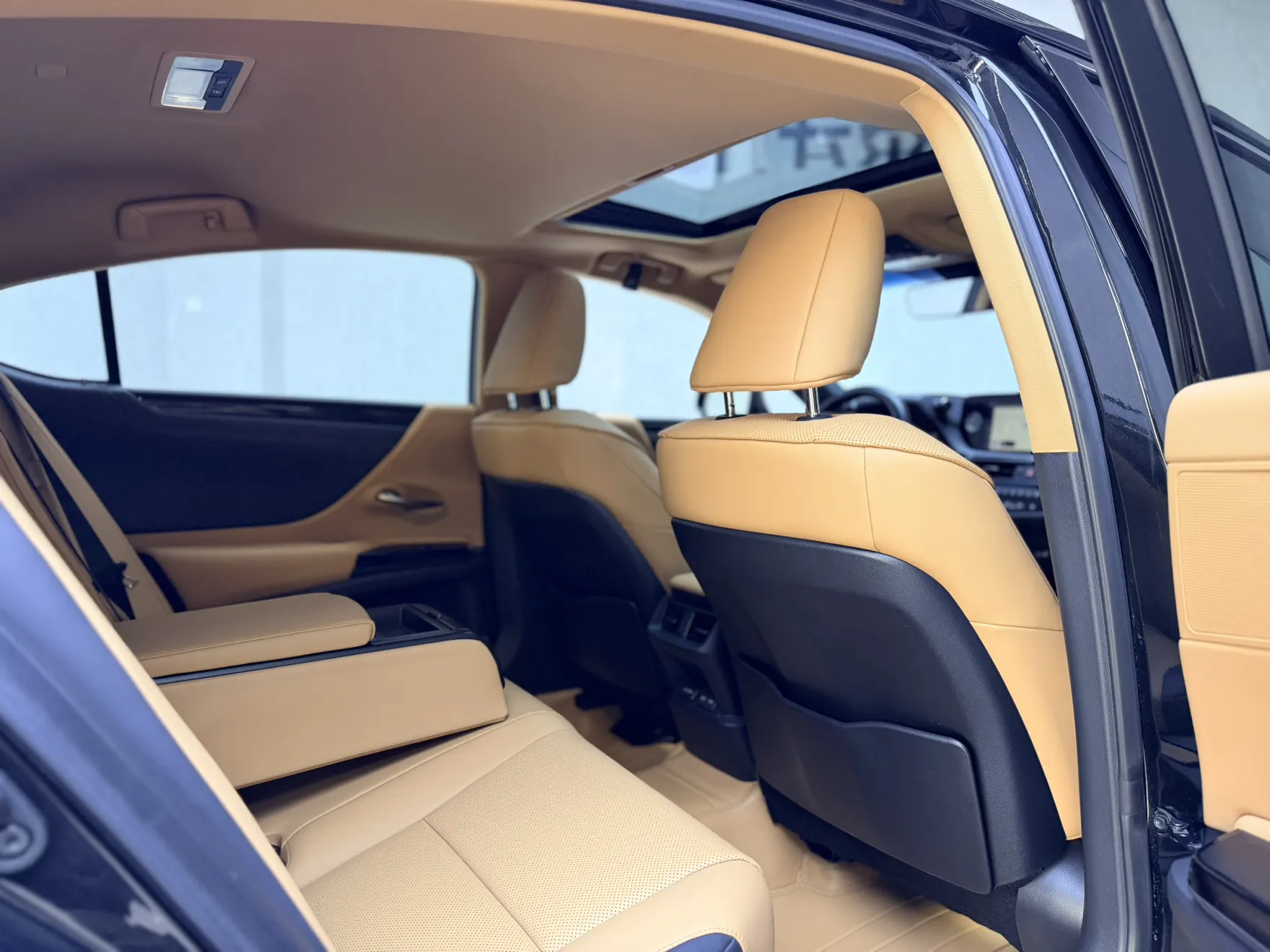 Lexus ES 200, 2023 18