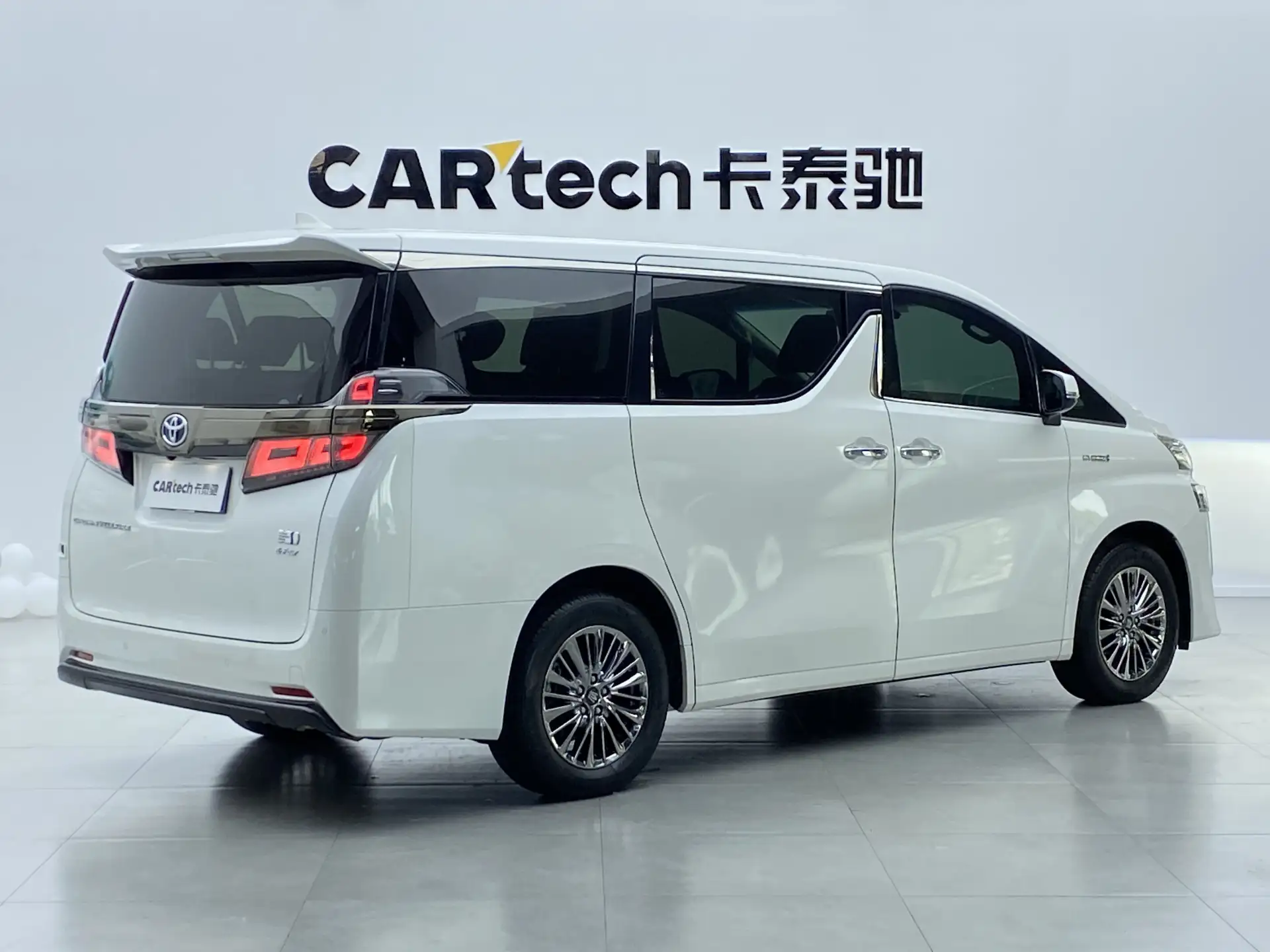 Toyota Vellfire, 2023 3