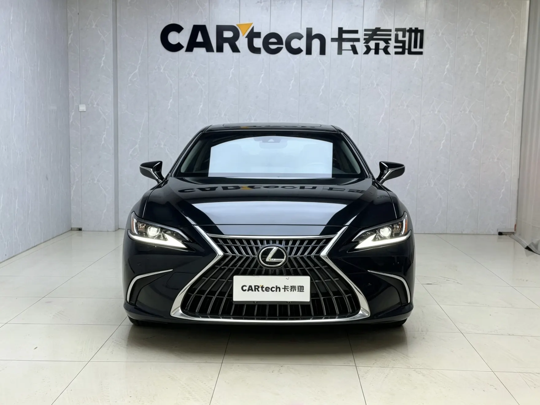 Lexus ES 200, 2023 3