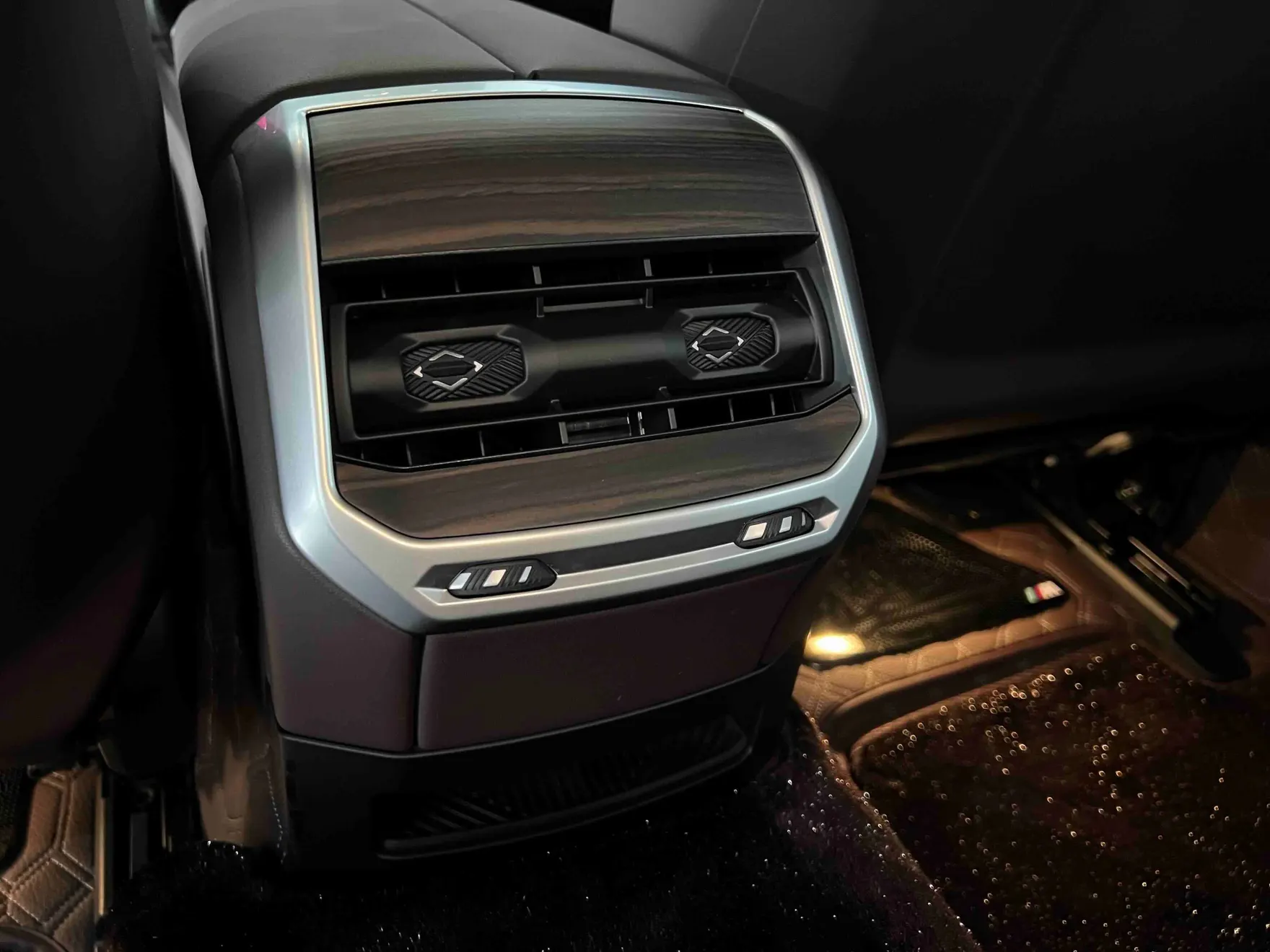 BMW 735Li, 2025 24