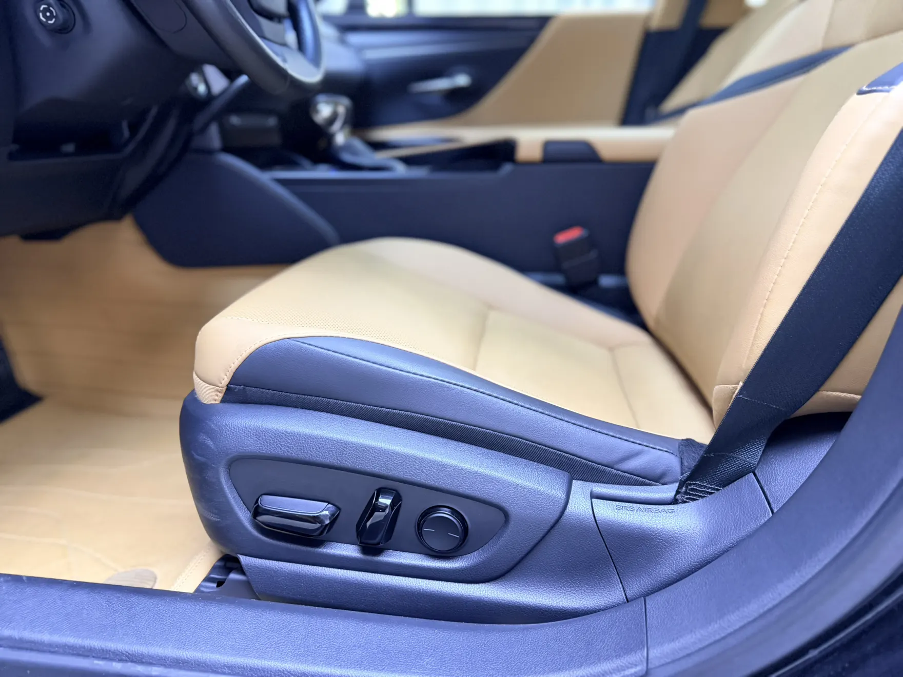 Lexus ES 200, 2023 13