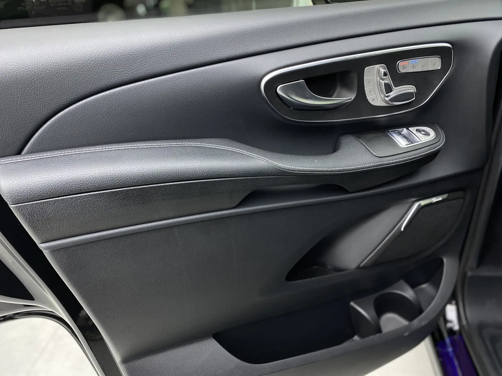 Mercedes-Benz V, 2021 19