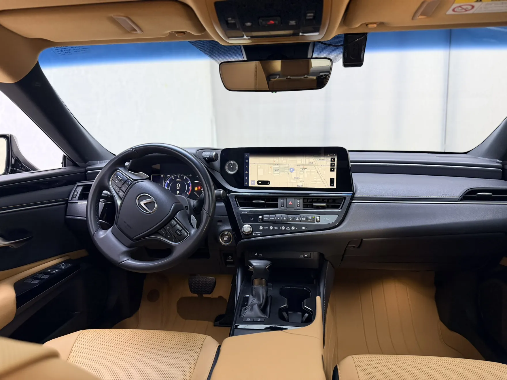 Lexus ES 200, 2023 11