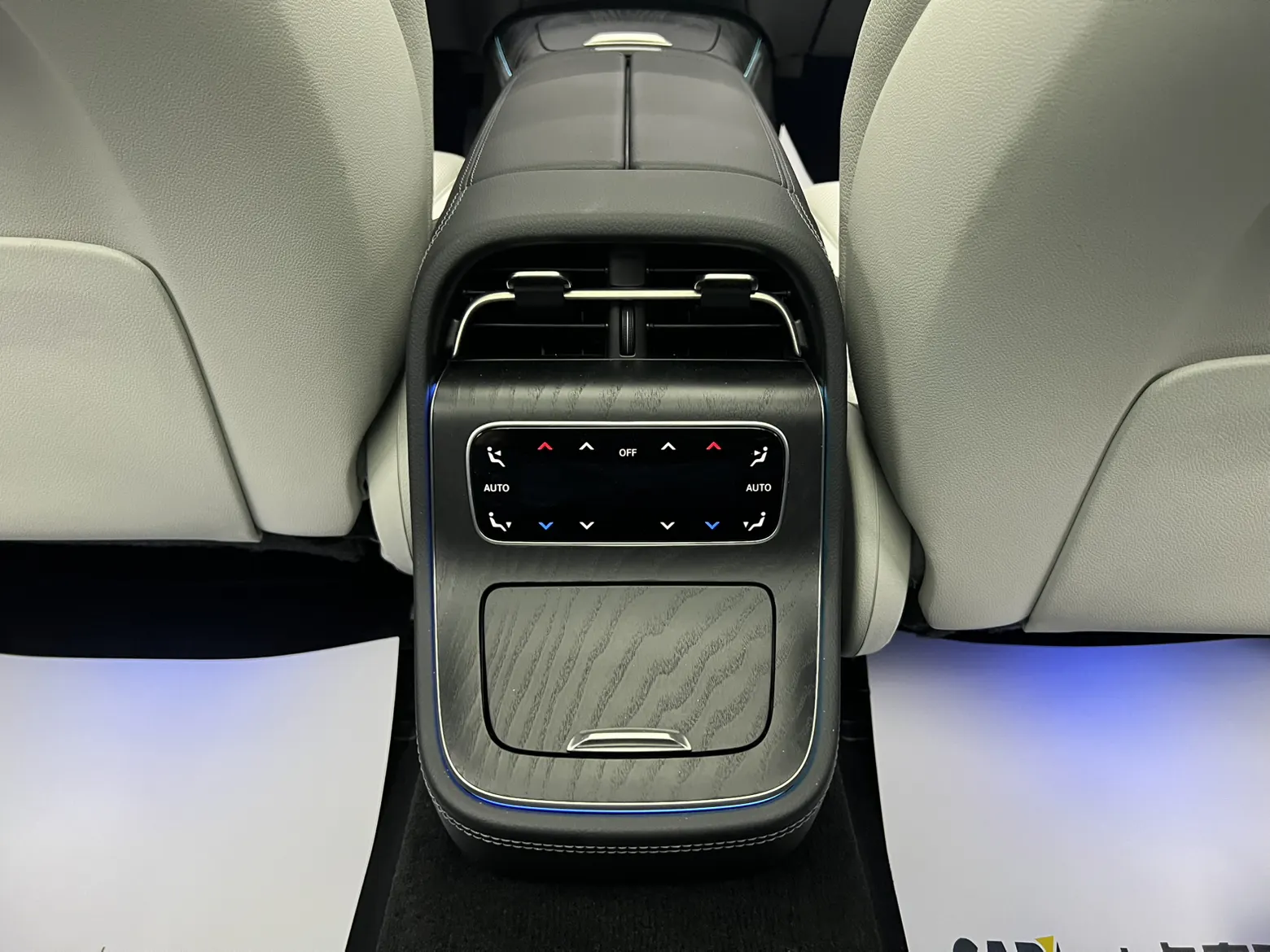 Mercedes-Benz E 300 L, 2023 26