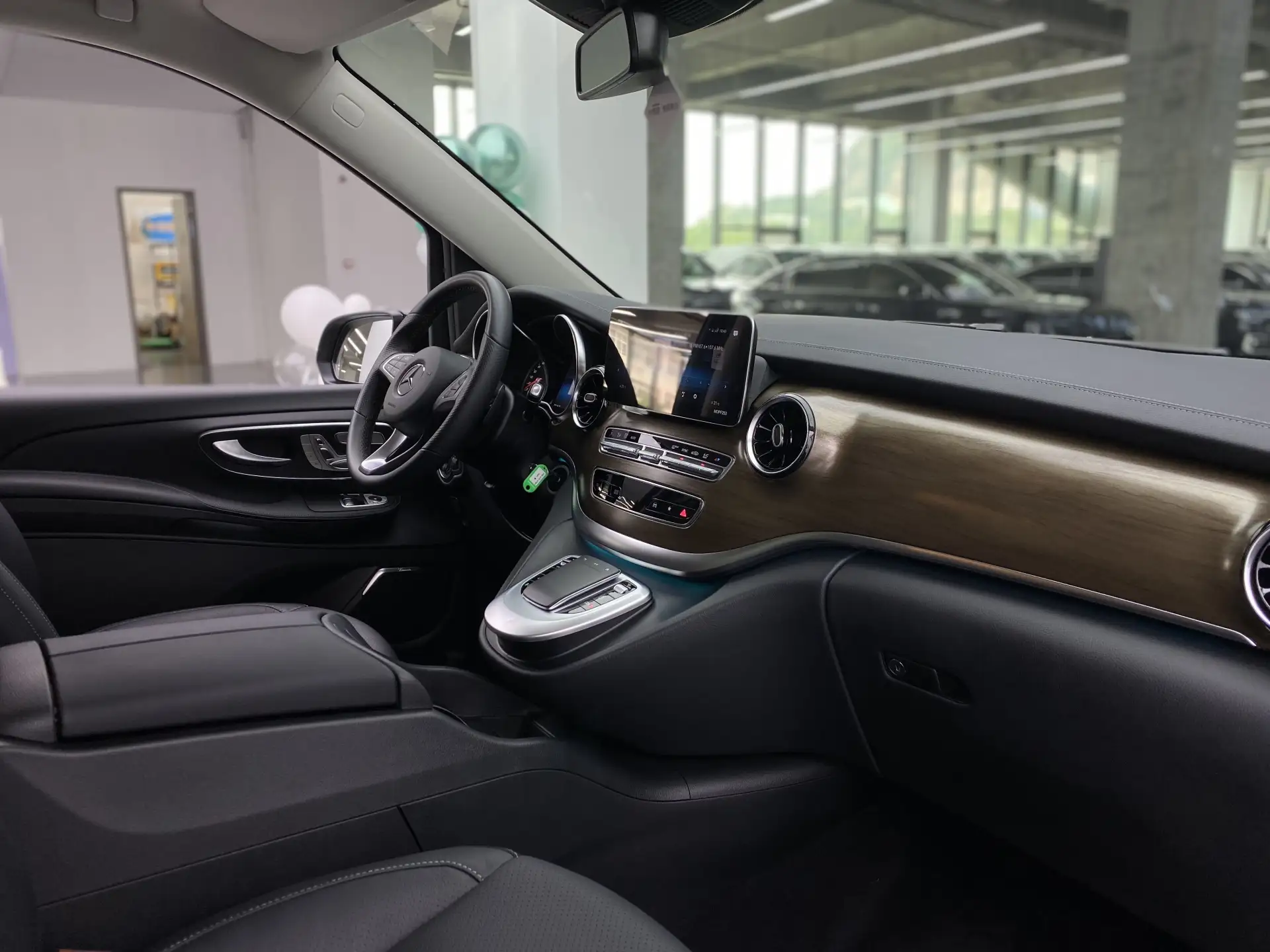 Mercedes-Benz V, 2021 7