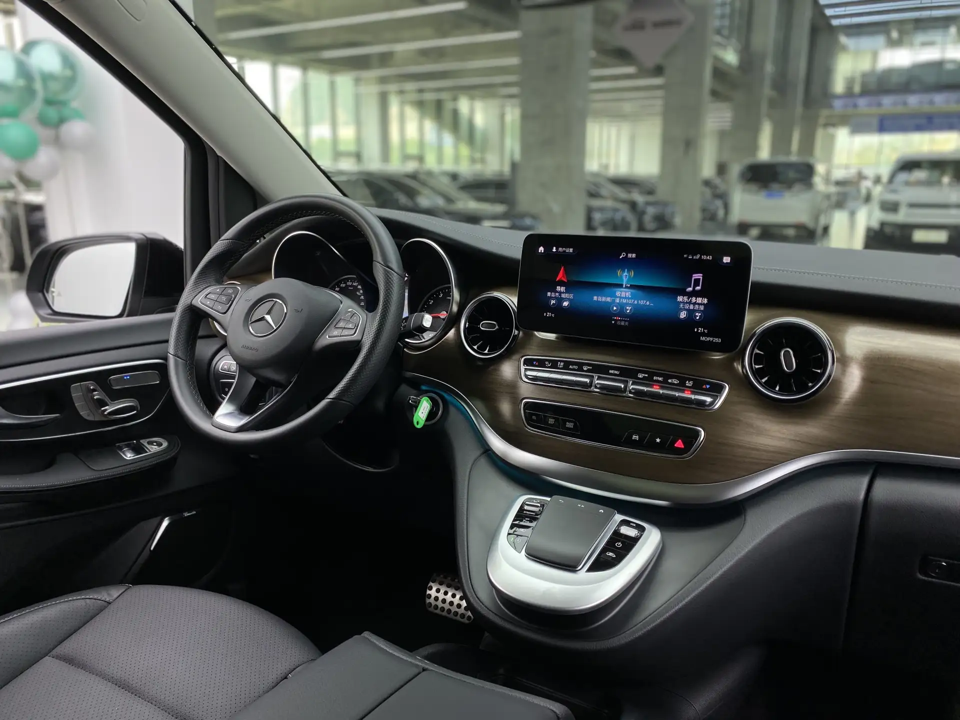 Mercedes-Benz V, 2021 13