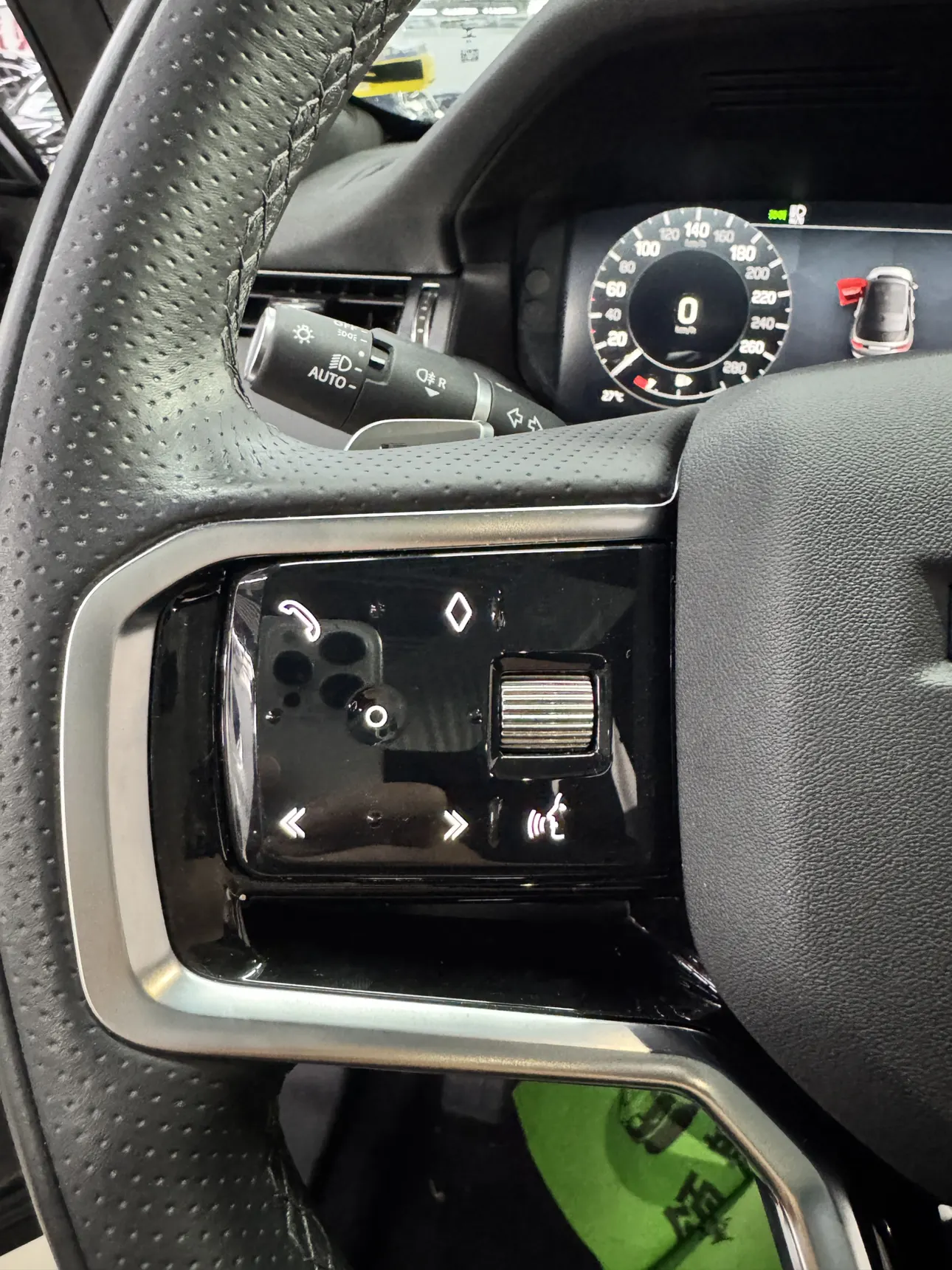 Land Rover Discovery Sport, 2023 13