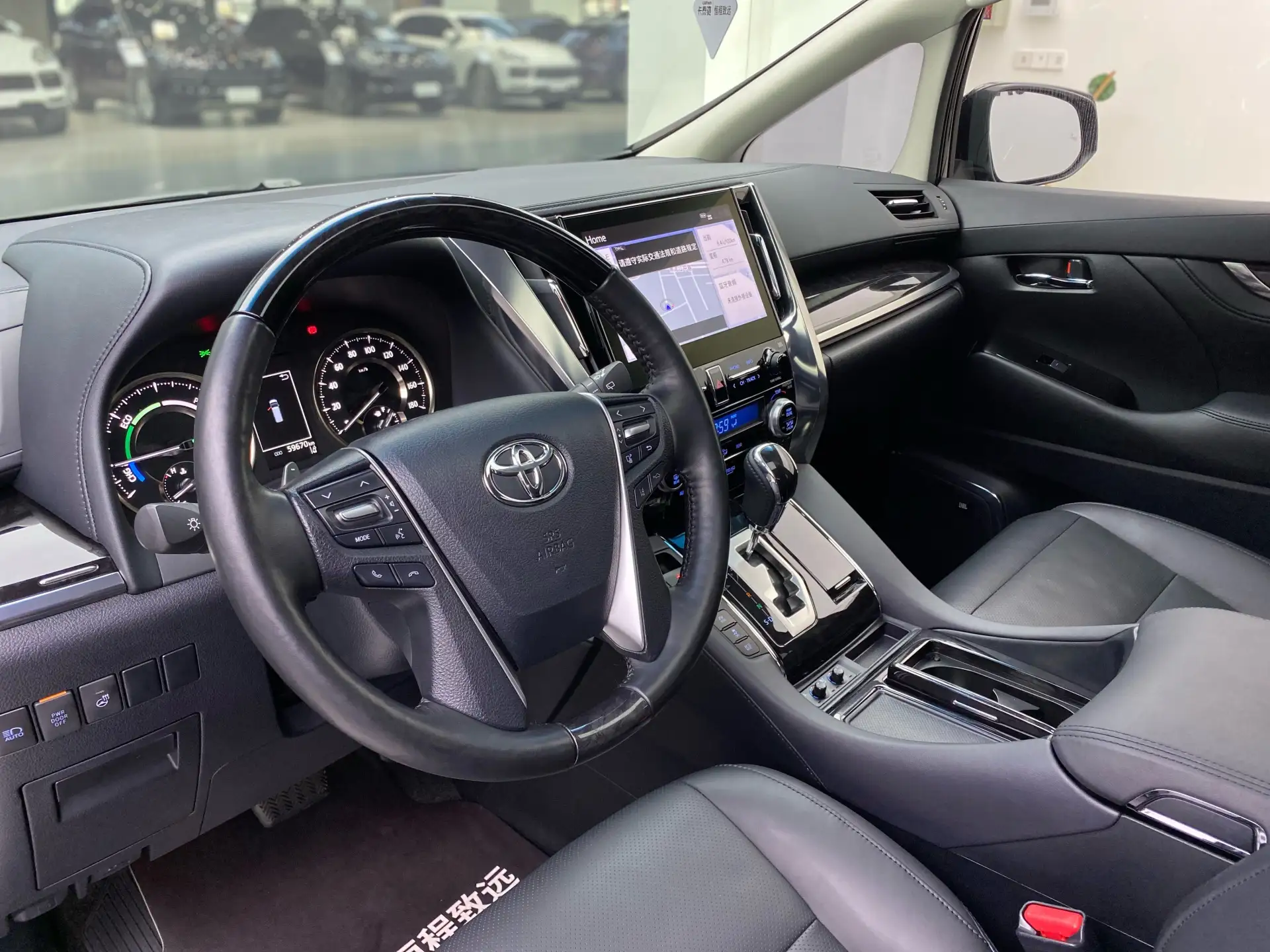 Toyota Vellfire, 2023 все фото