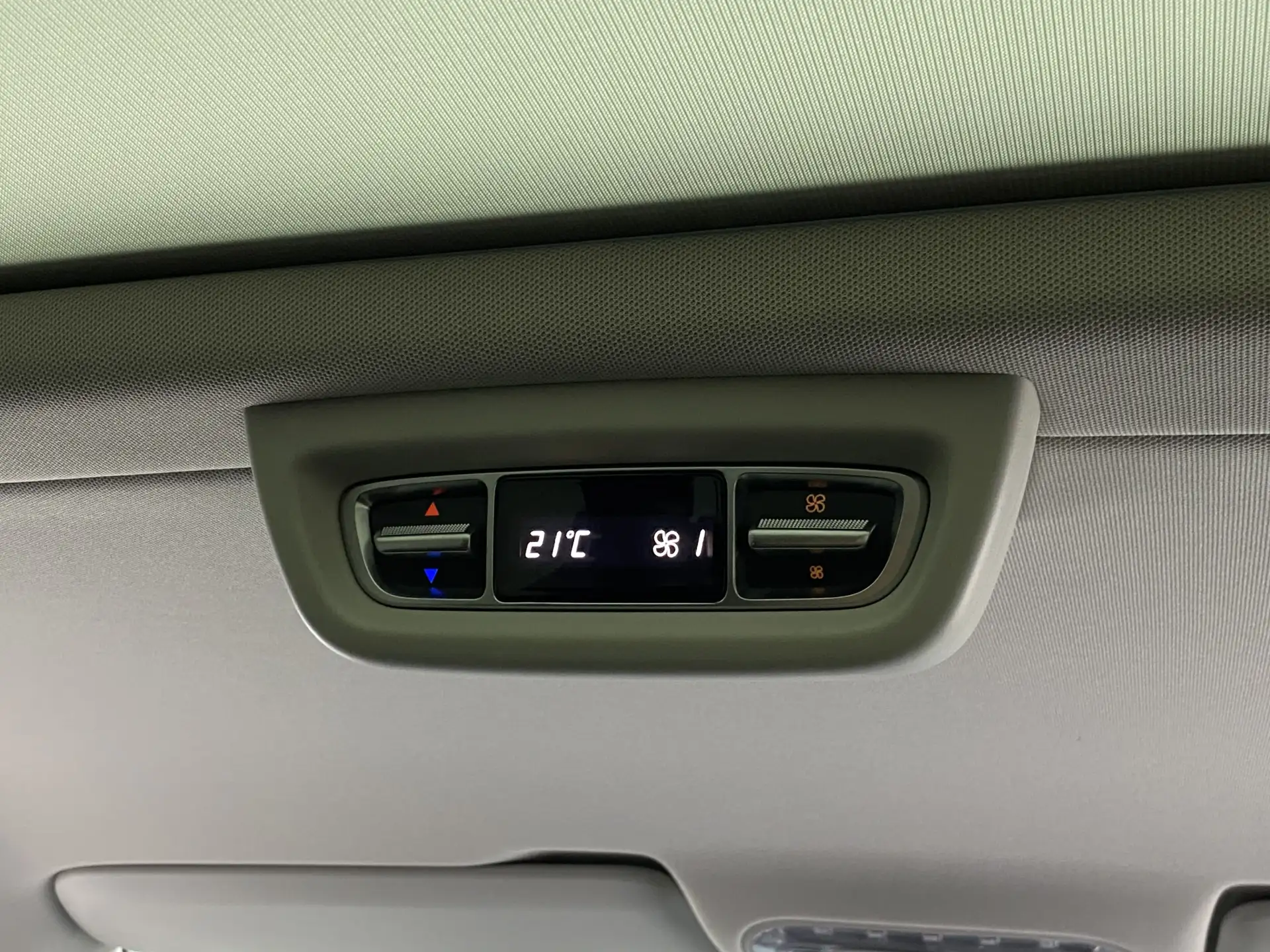 Mercedes-Benz V, 2021 24