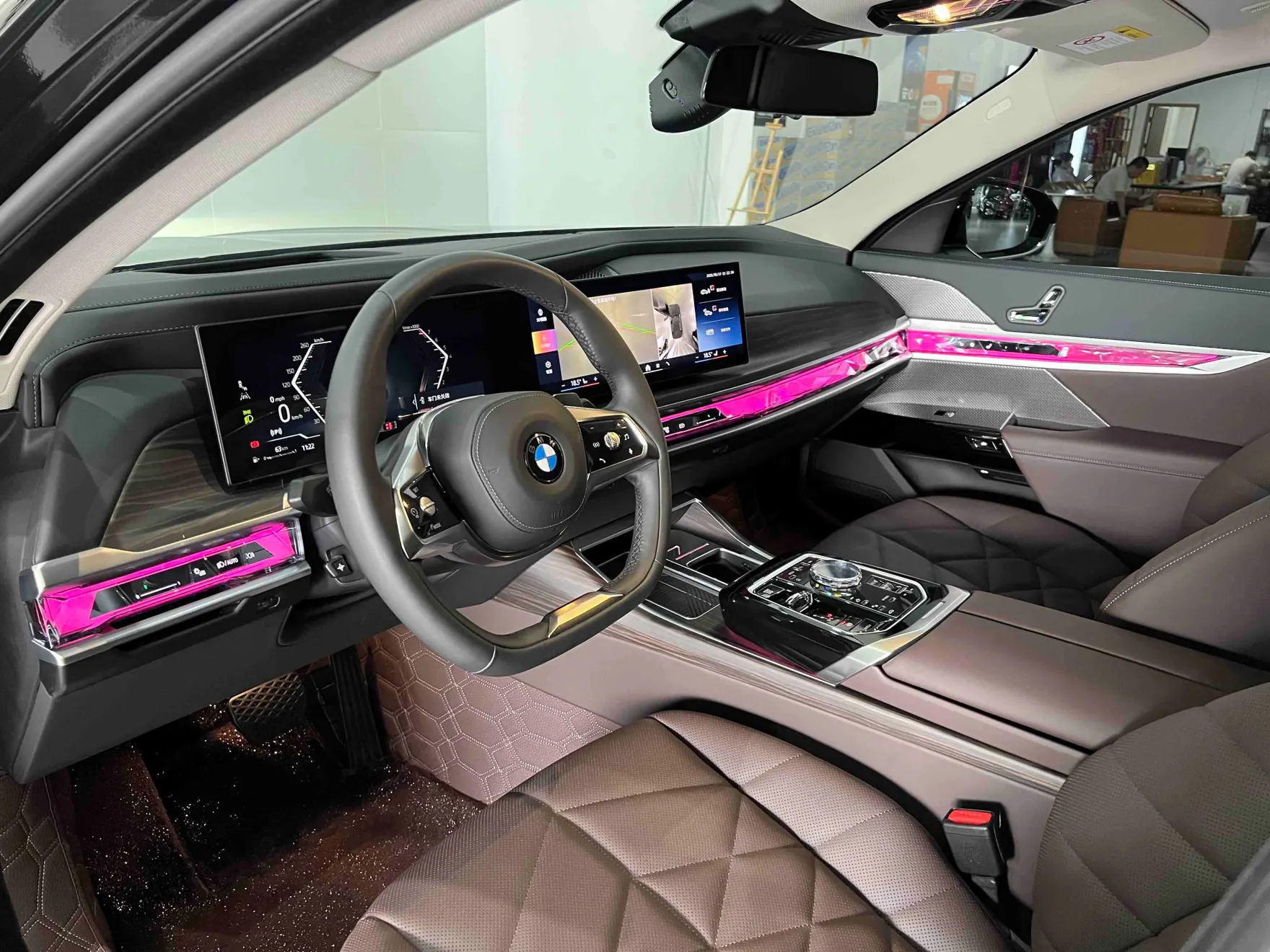 BMW 735Li, 2025 26