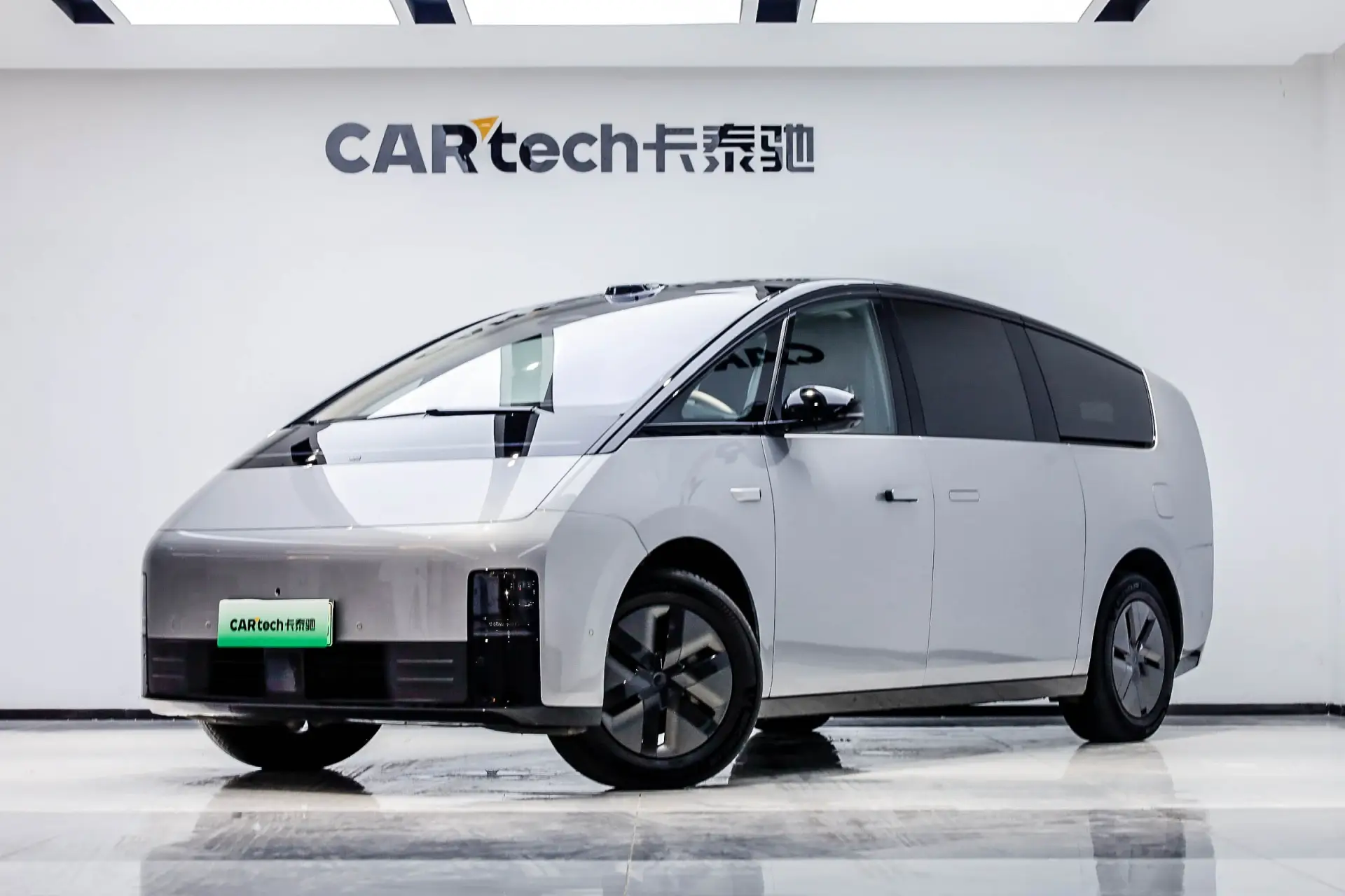 Li Auto MEGA, 2025 1