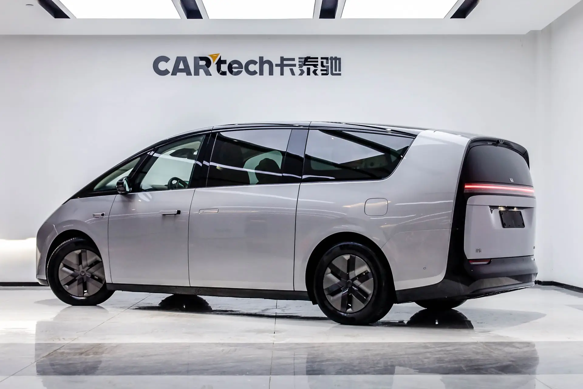 Li Auto MEGA, 2025 4