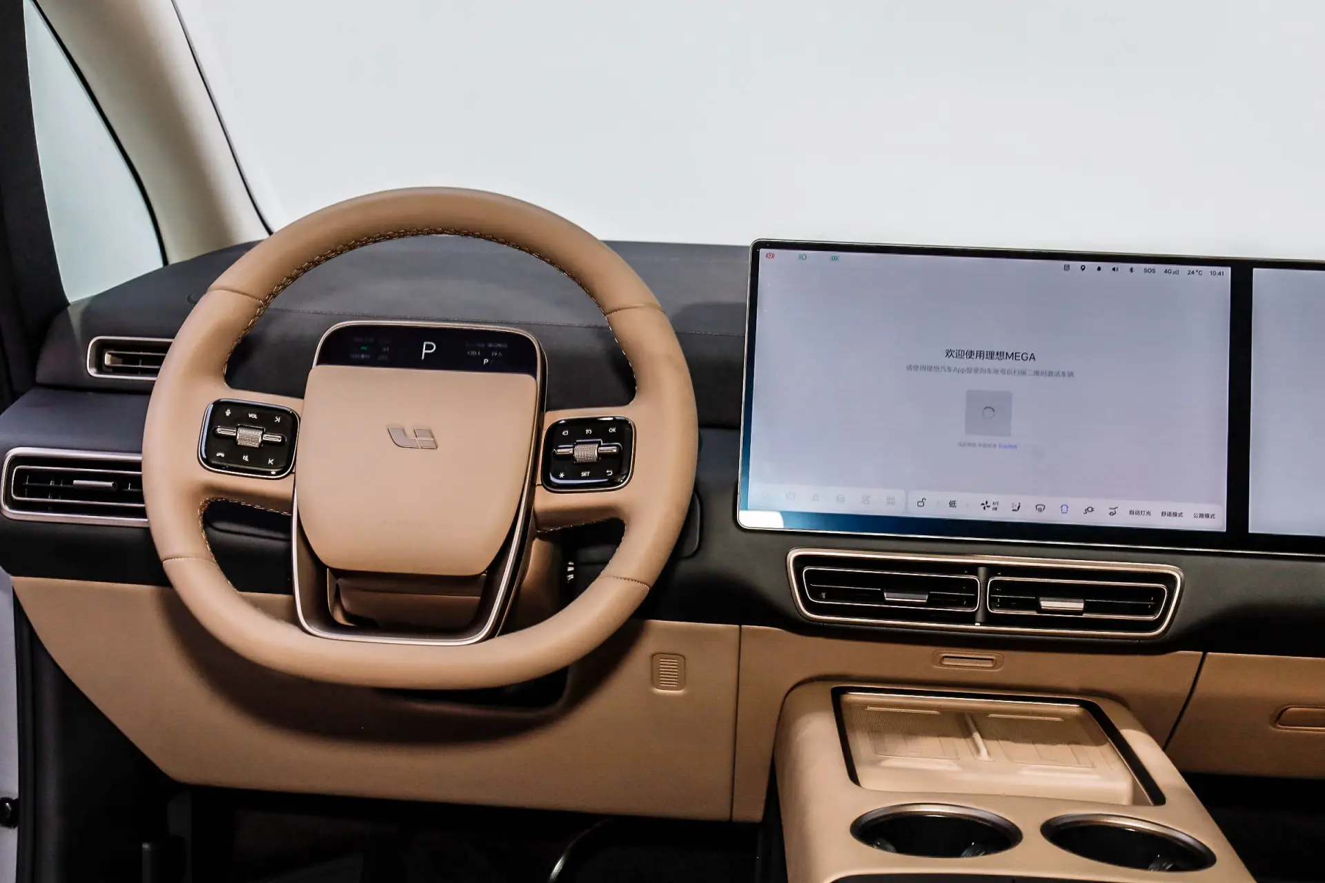 Li Auto MEGA, 2025 27