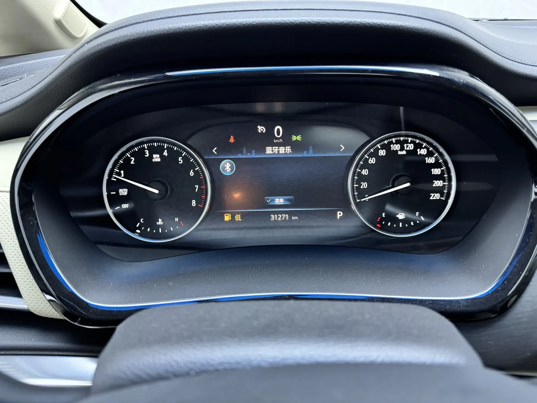 Buick GL8, 2025 12