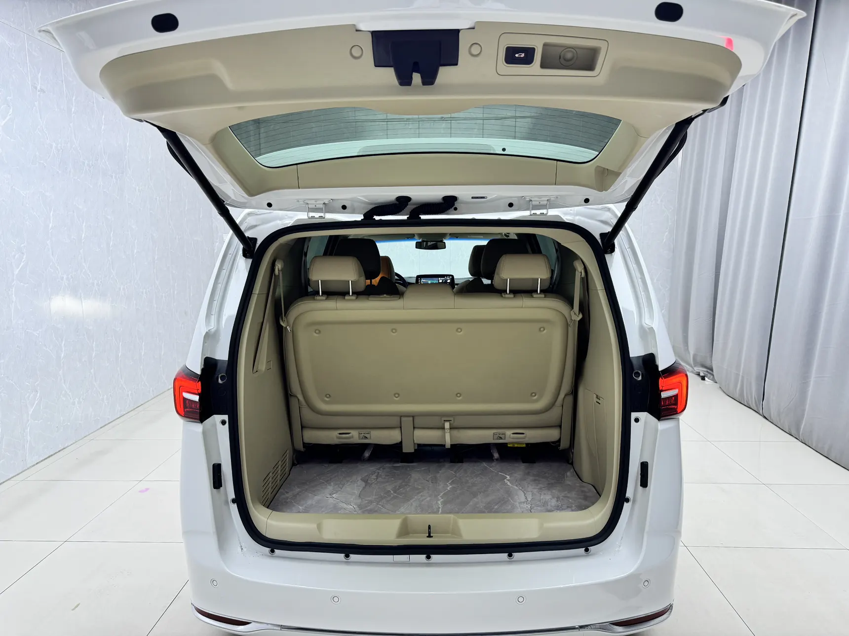 Buick GL8, 2025 4