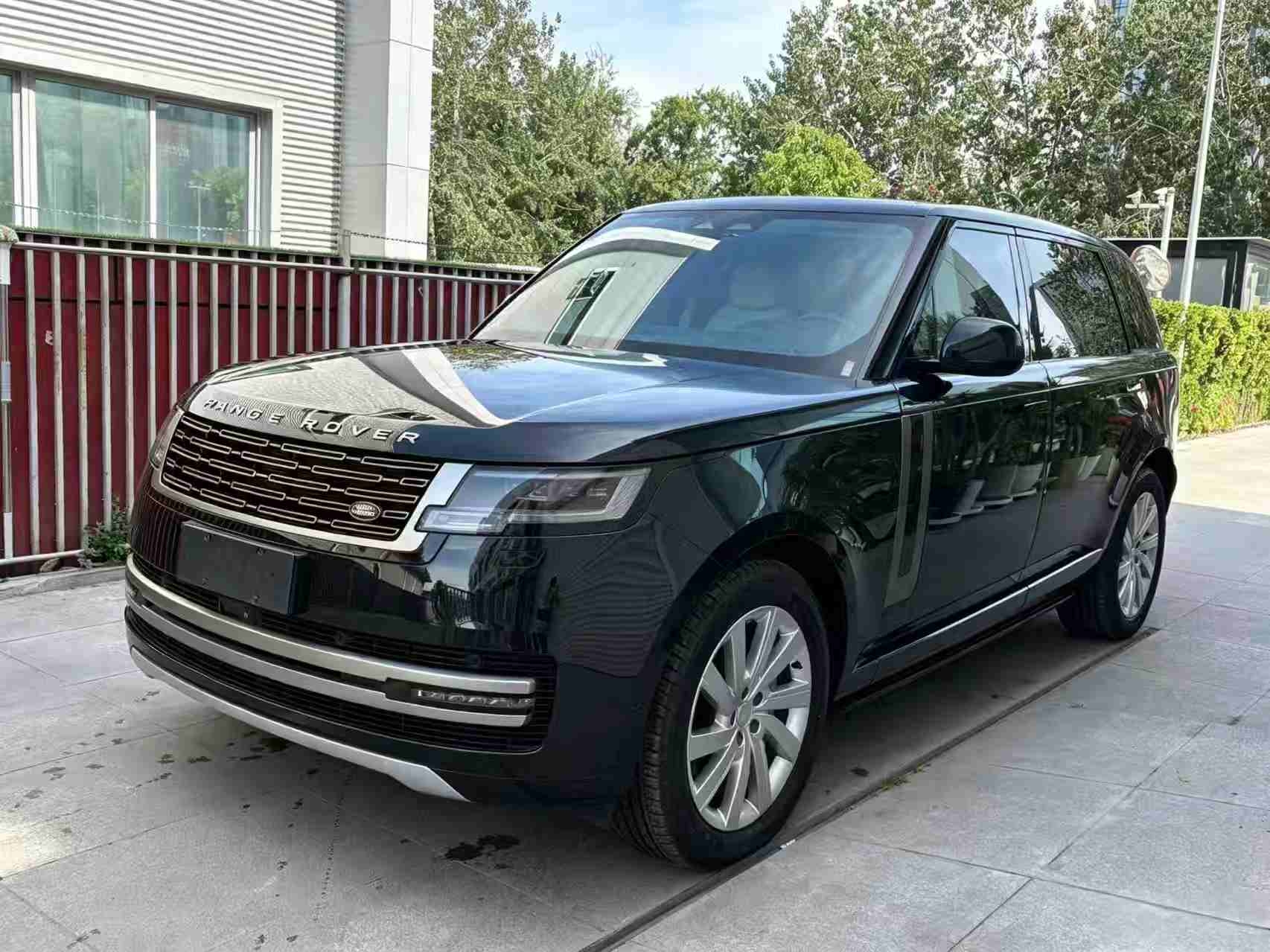 揽胜2024款 3.0 L6 400PS 盛世加长版 七座