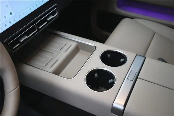 Li Auto MEGA, 2025 13